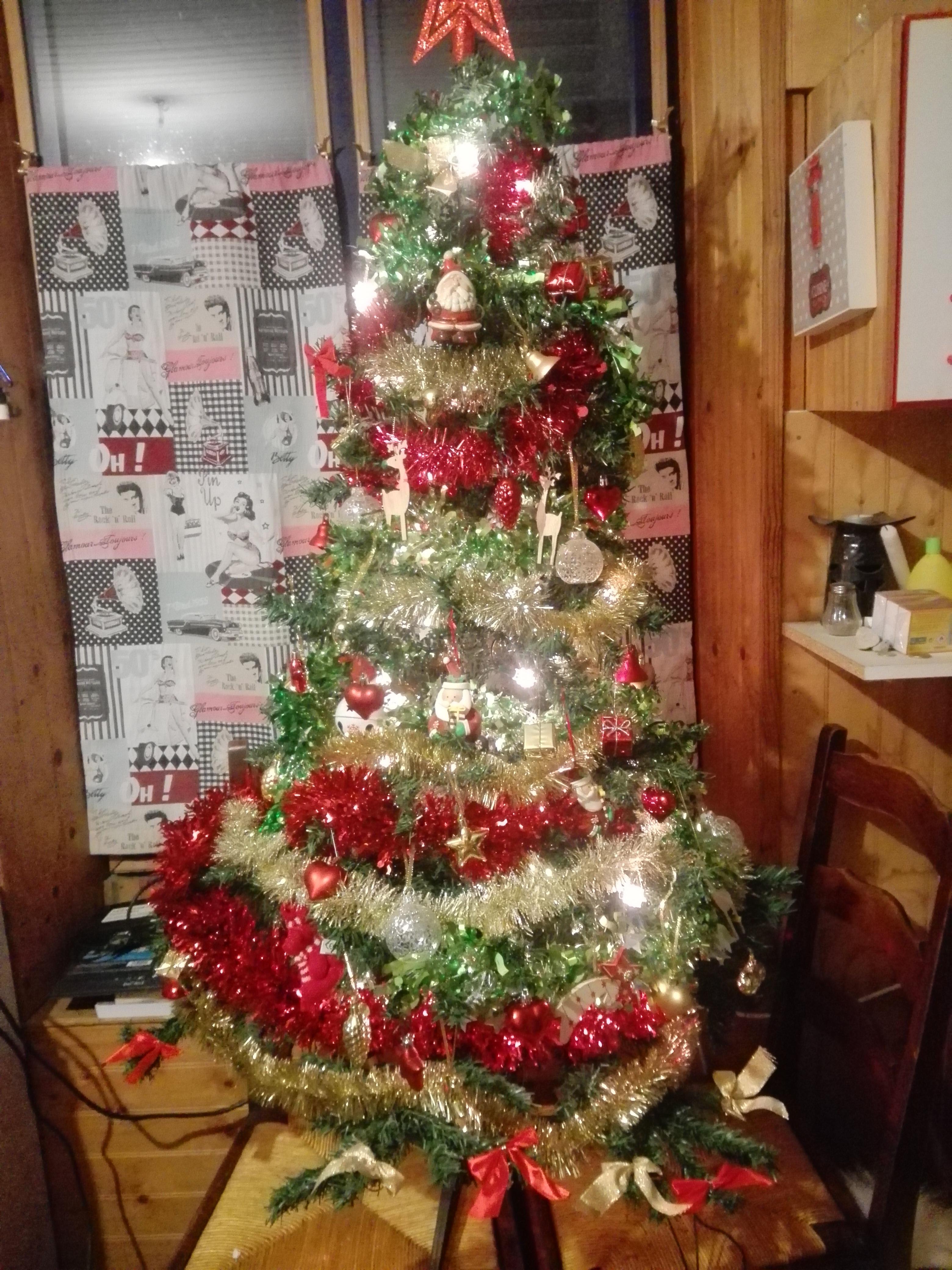 My Christmas tree is finally set up! 🎄 r/christmas