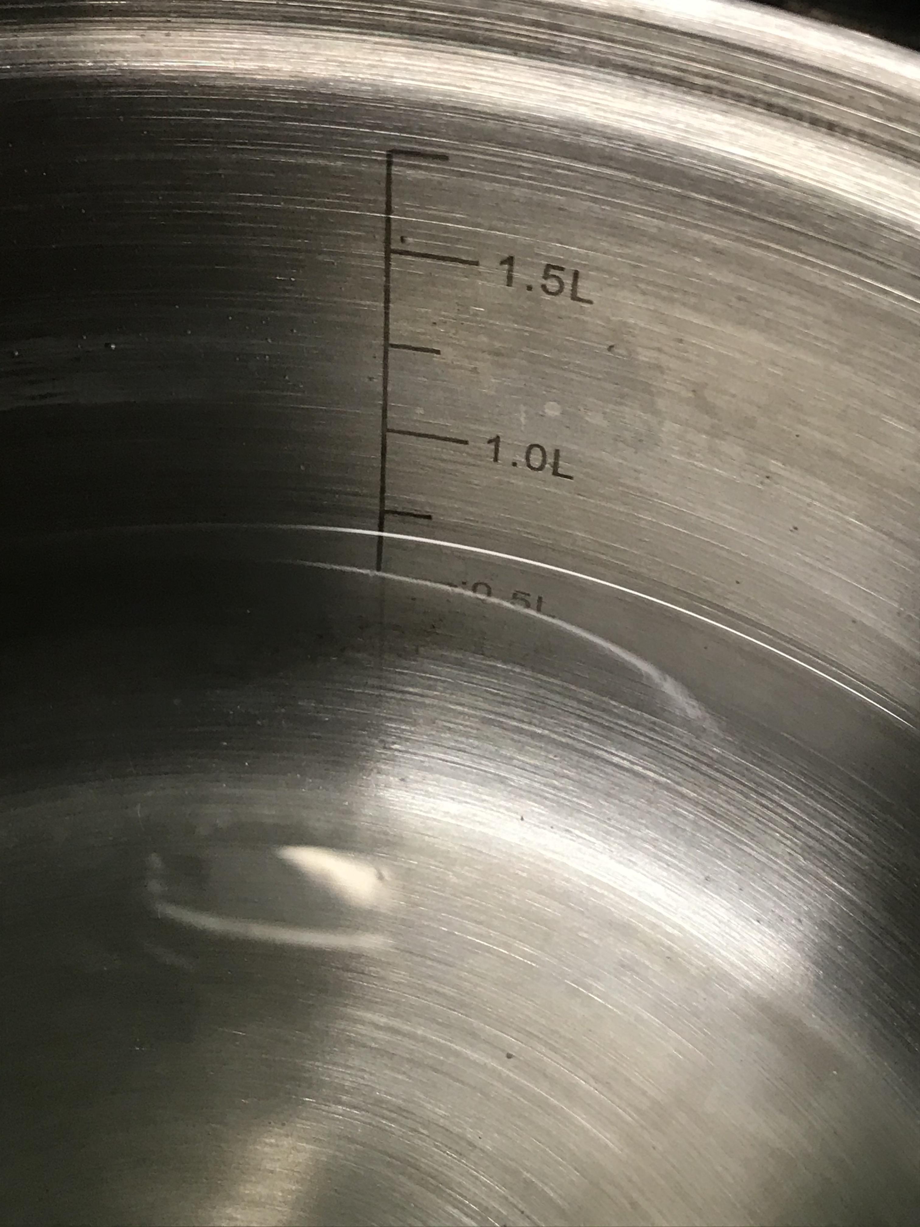 This pot with measuring lines r/mildlyinteresting
