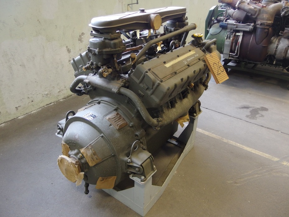 Ford GAA engine of the American M4A3 medium tank, Saumur tank museum