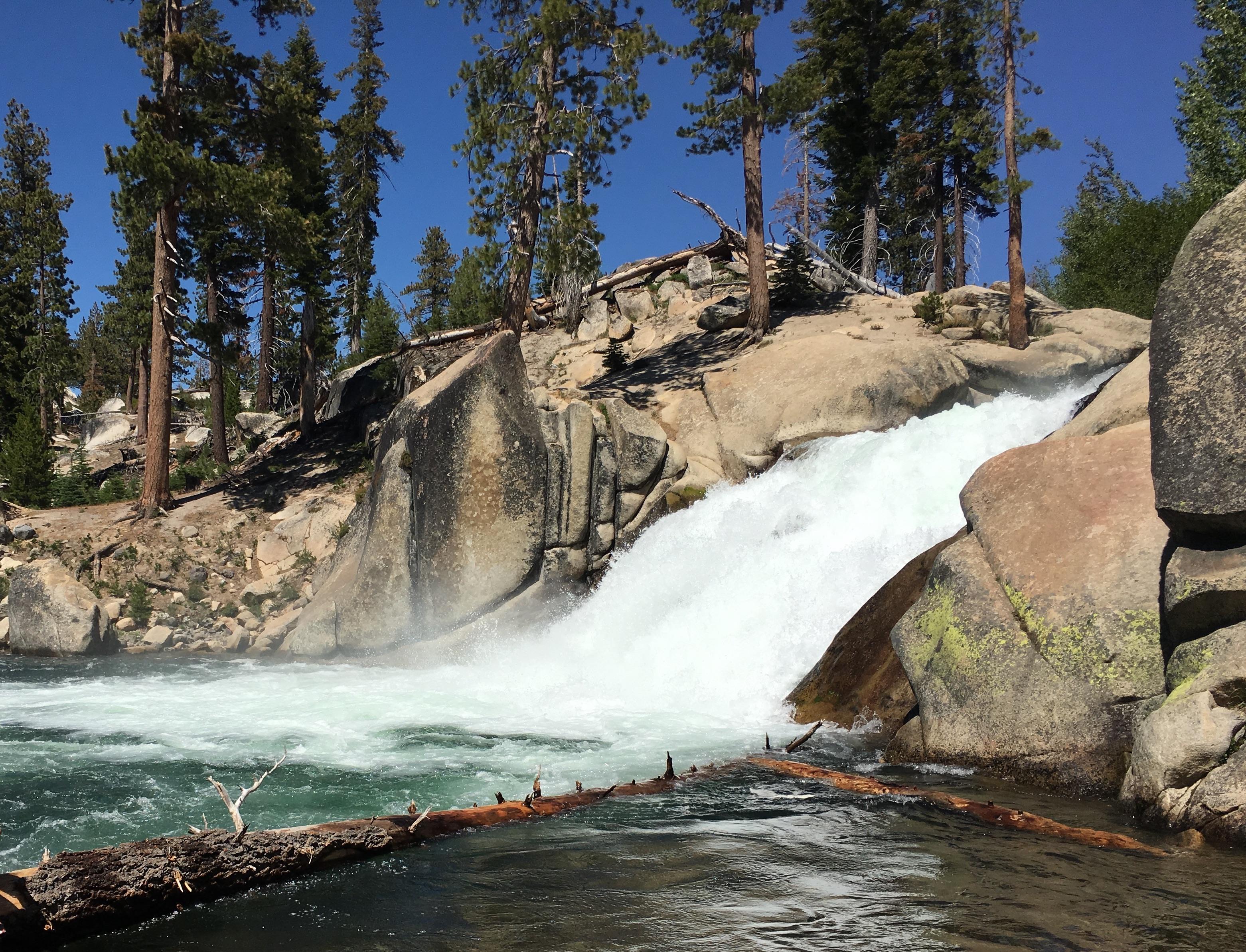 Devil's Postpile, Mammoth Lakes, CA [OC] [3123 × 2389] r/EarthPorn