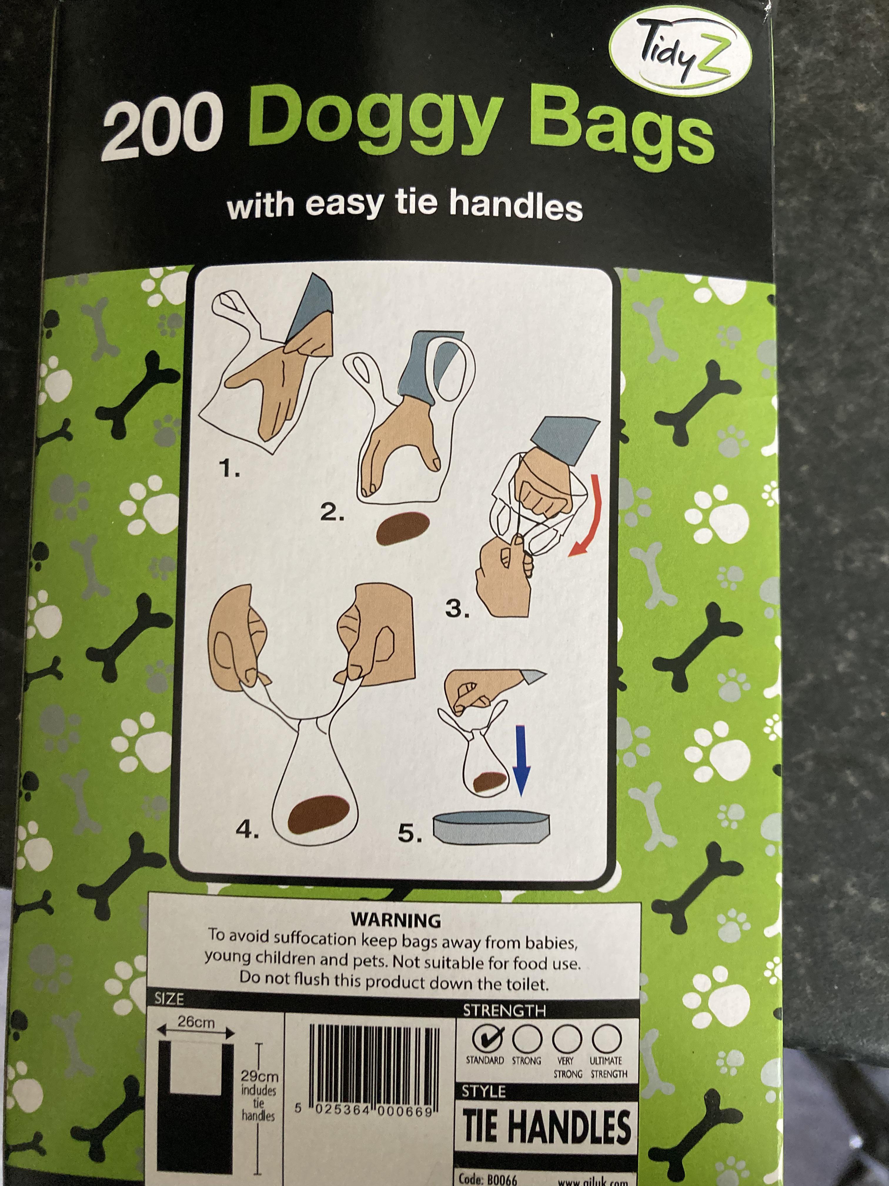 Just incase you don’t know how to pick dog poop up. r/coolguides