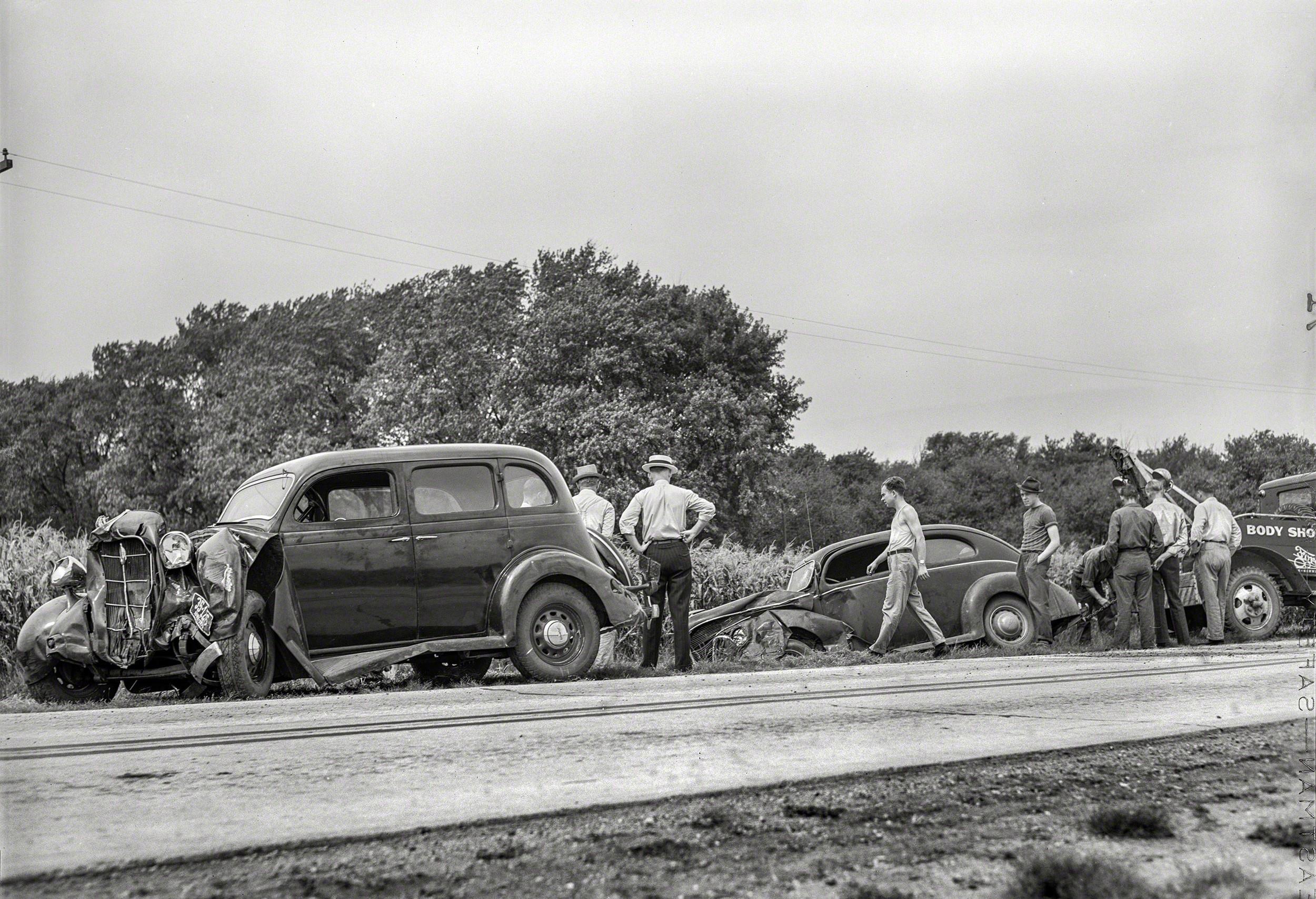 Accident on U.S. Highway 65 near Iowa Falls, Iowa. September 1939. r