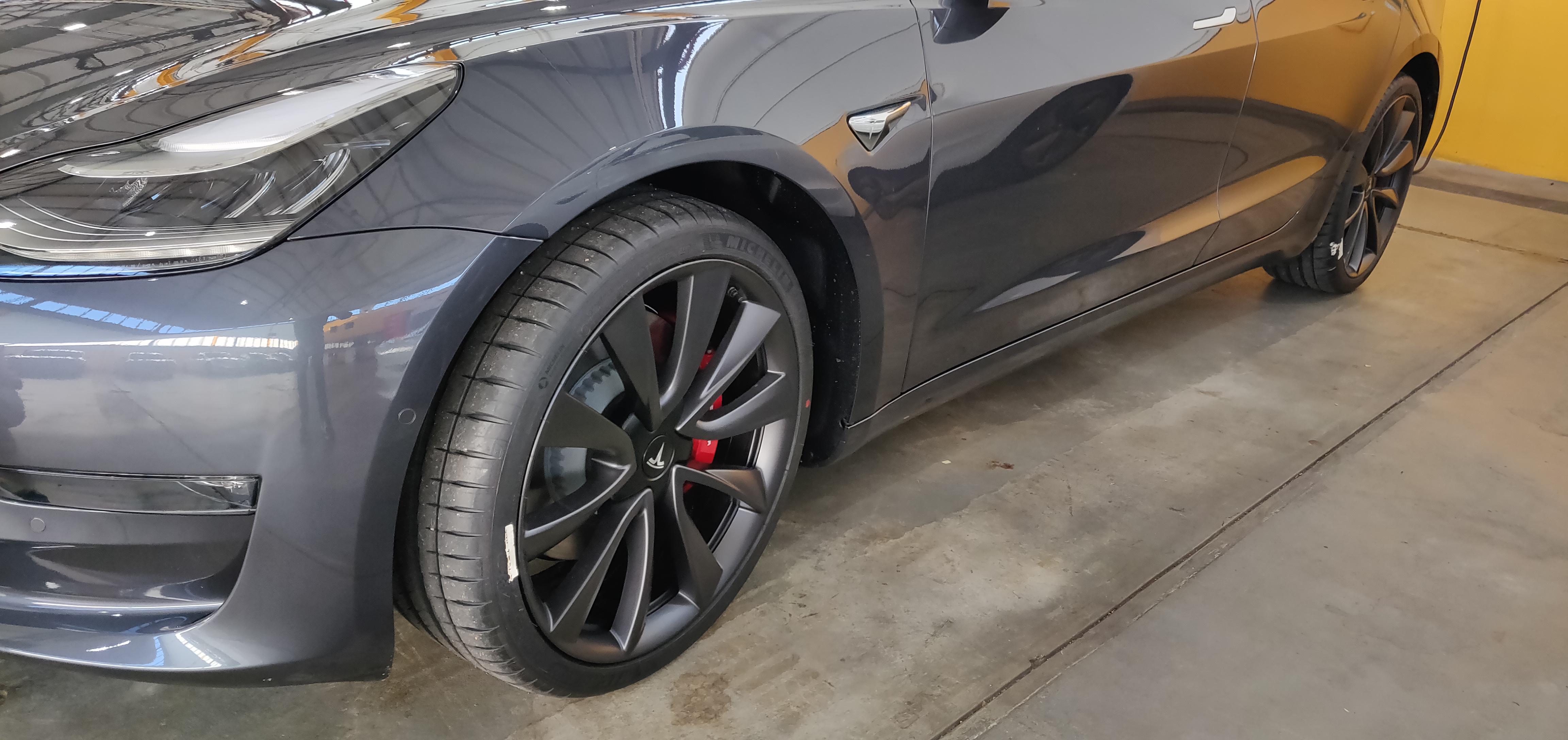 Somebody was asking for a picture of the new grey rims for the M3P