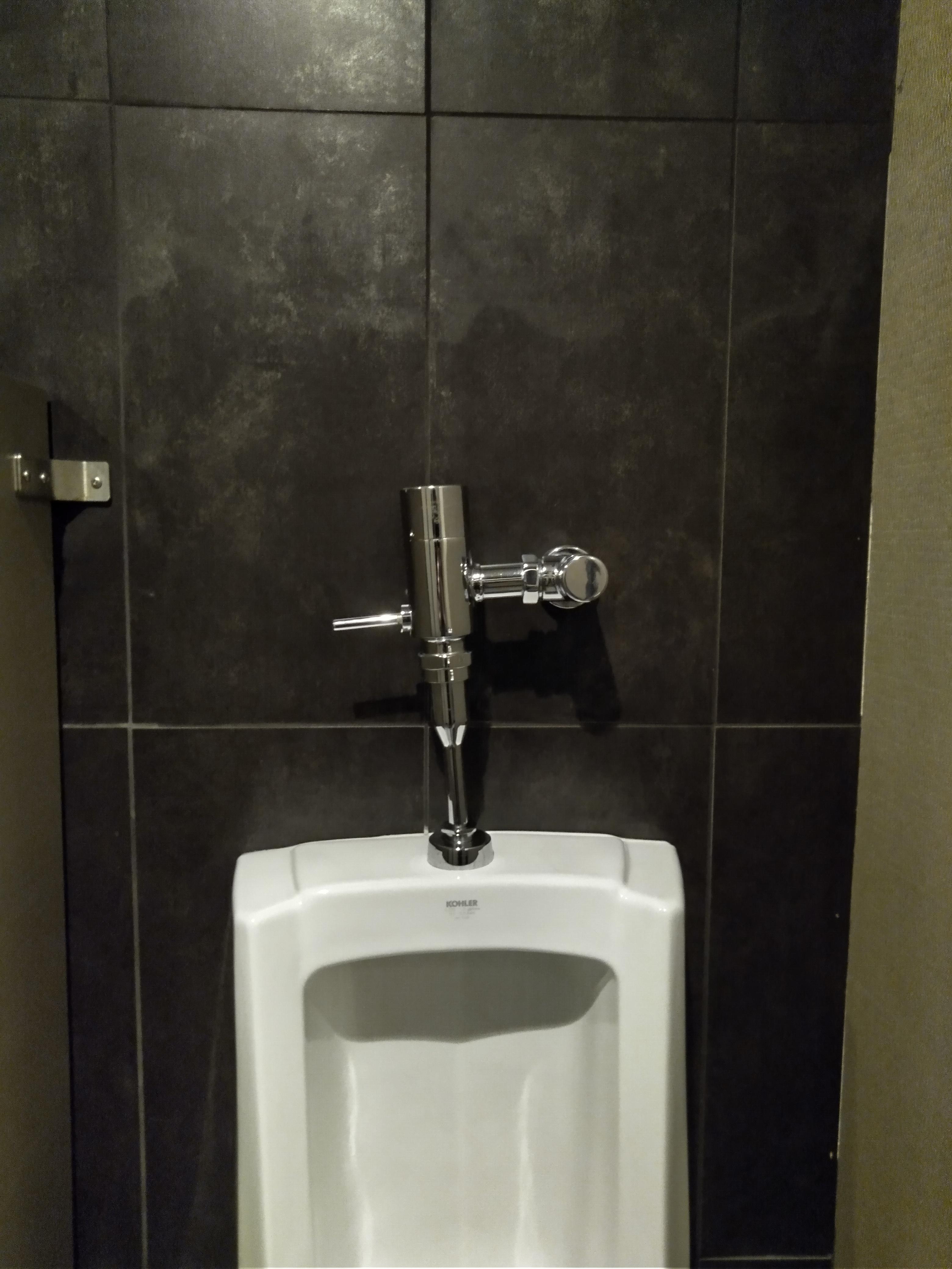 Crooked install at The Guest House in Graceland. r/Plumbing