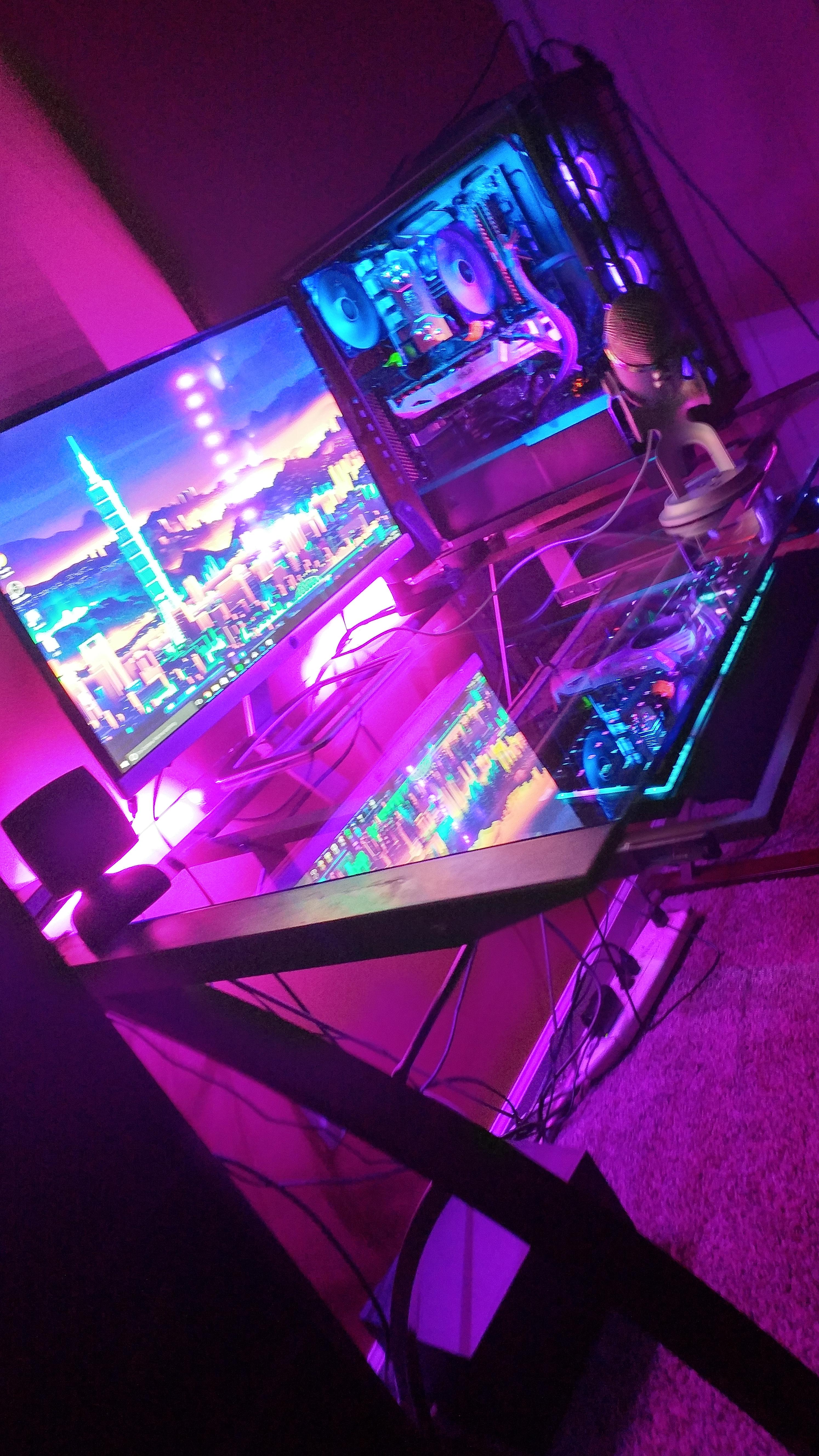 Anyone have an idea for a good desk with this kind of setup? r