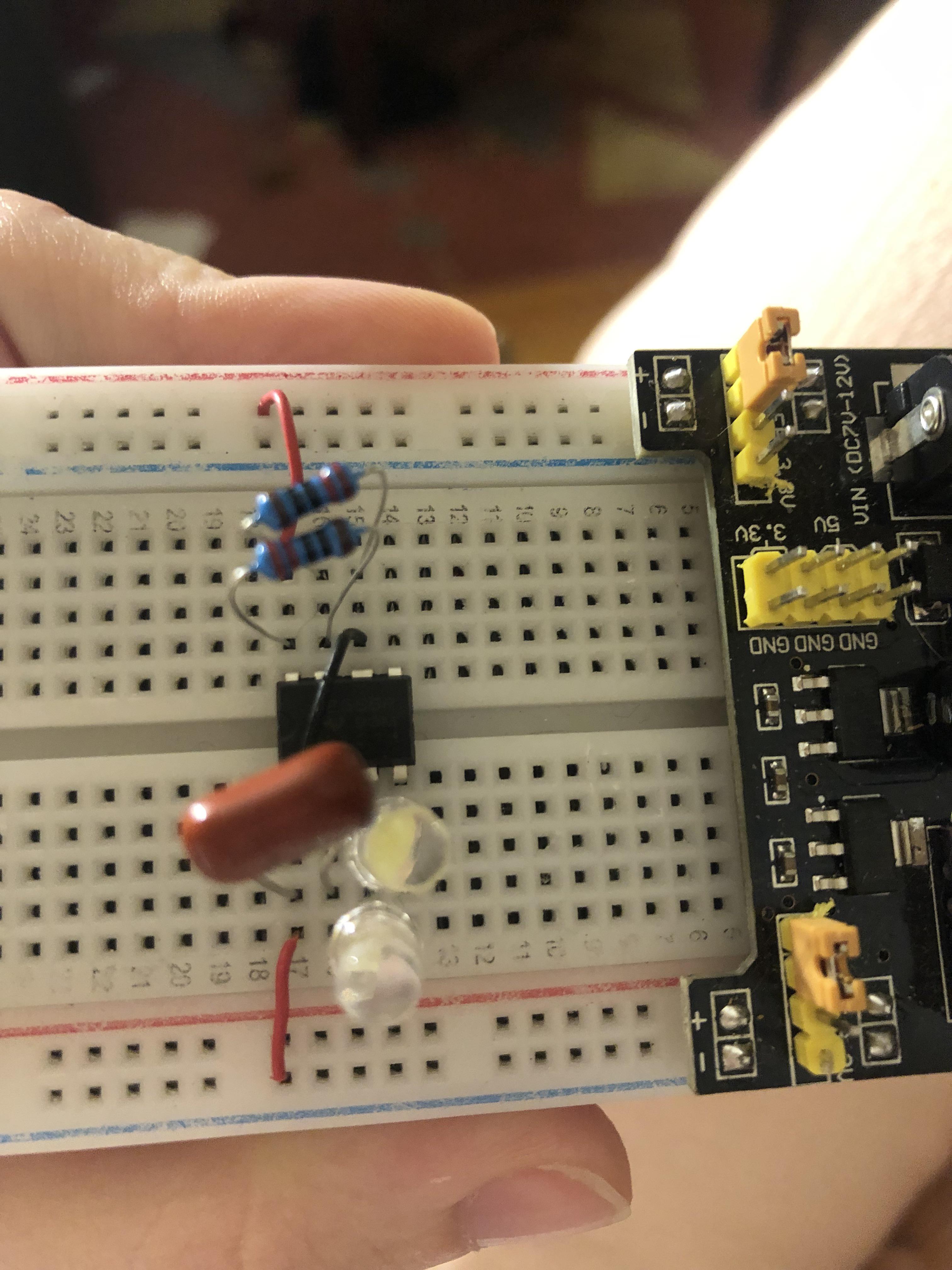 How do I calculate the total resistance on a circuit with a 555 timer