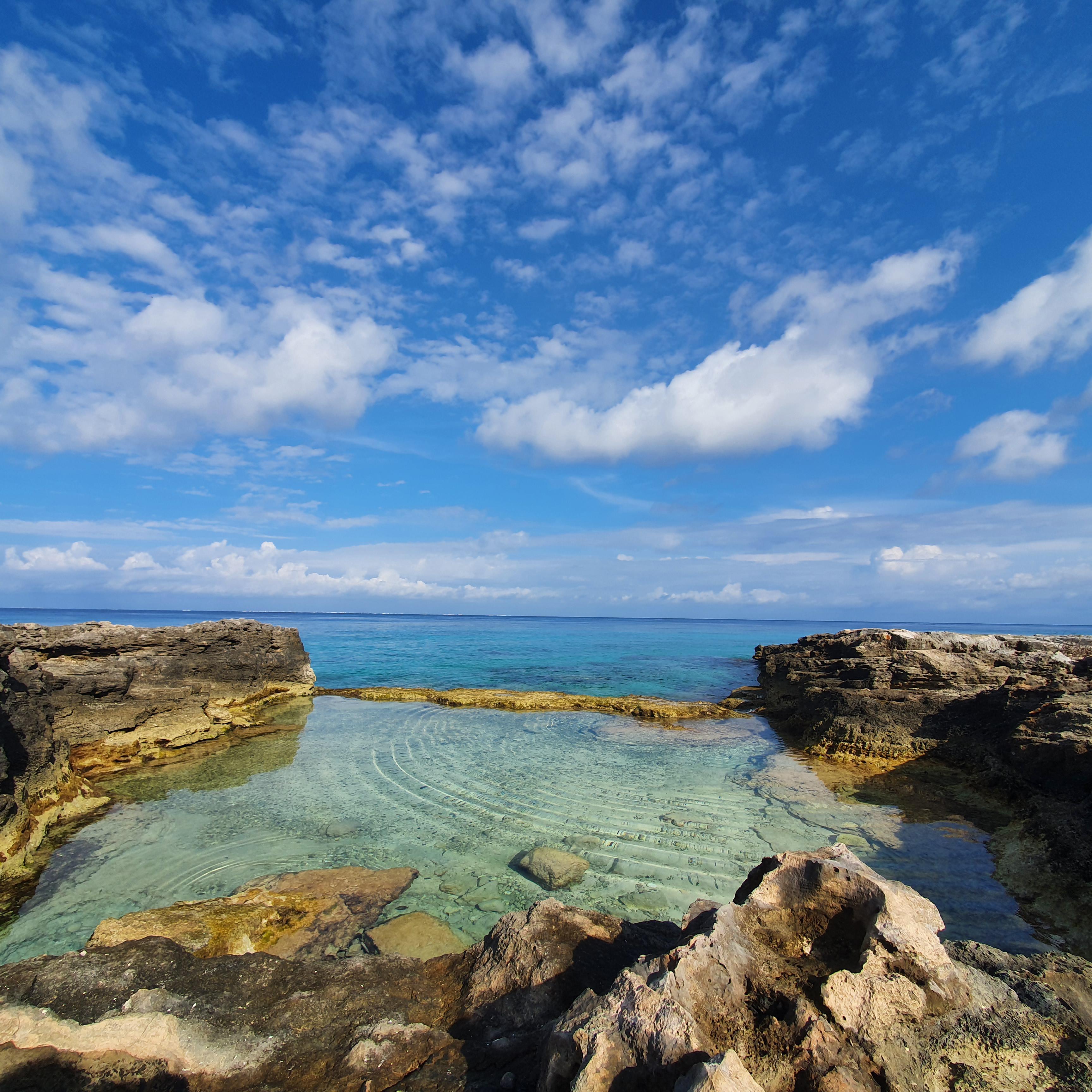 So I found this jacuzzi during a morning stroll around the island r/pics