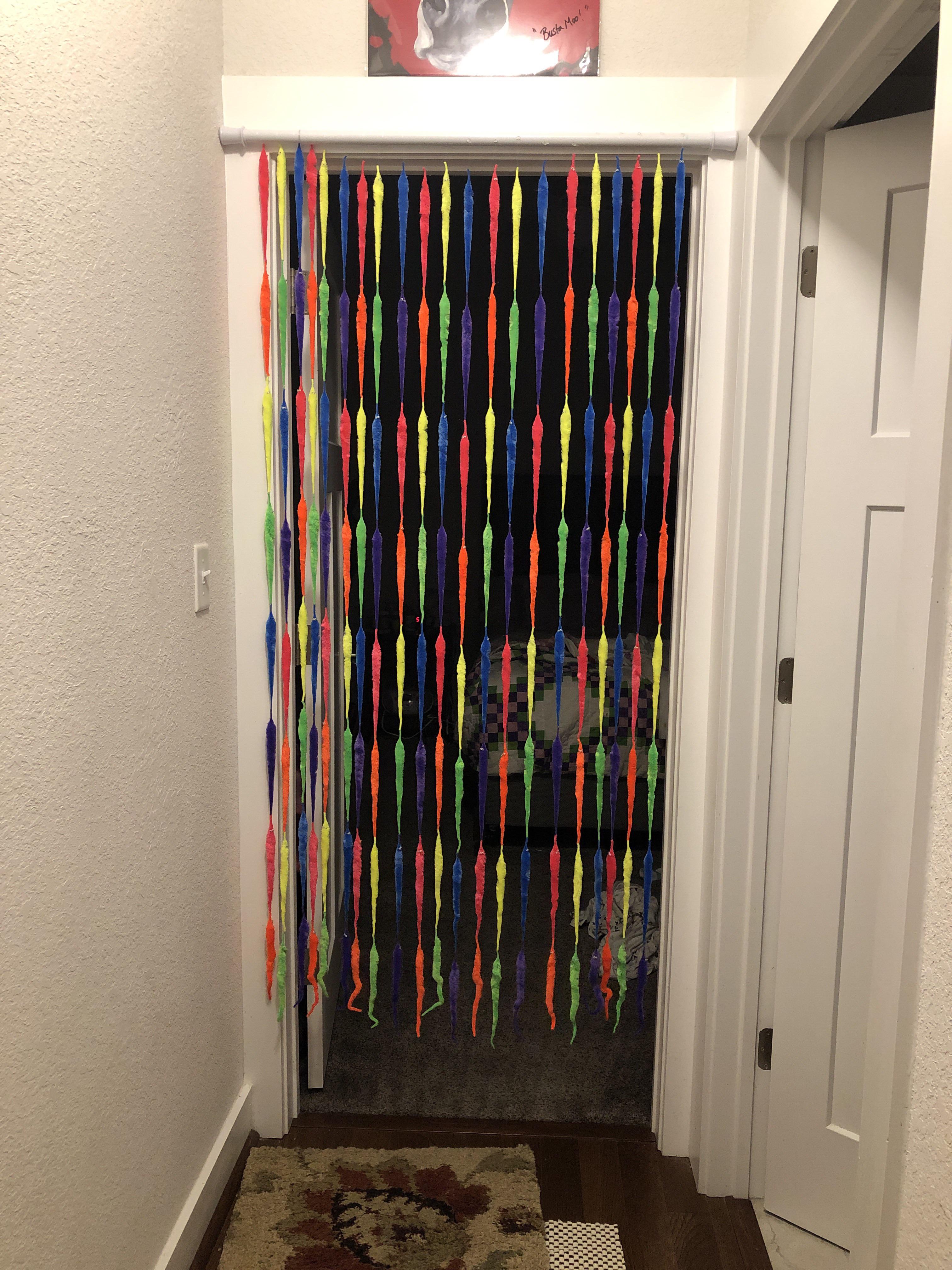 i made a curtain of worm on a strings and i feel like it fits here DiWHY