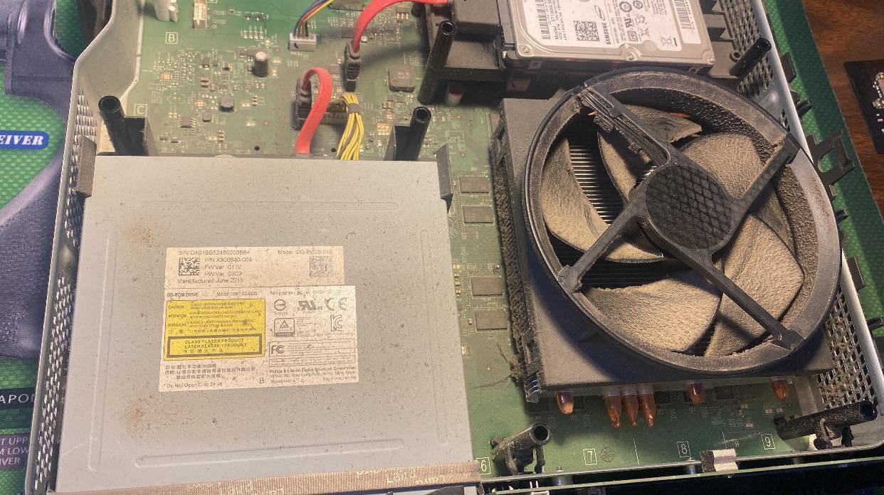 Any idea why my Xbox keeps shutting off randomly? 🤣 r/xbox