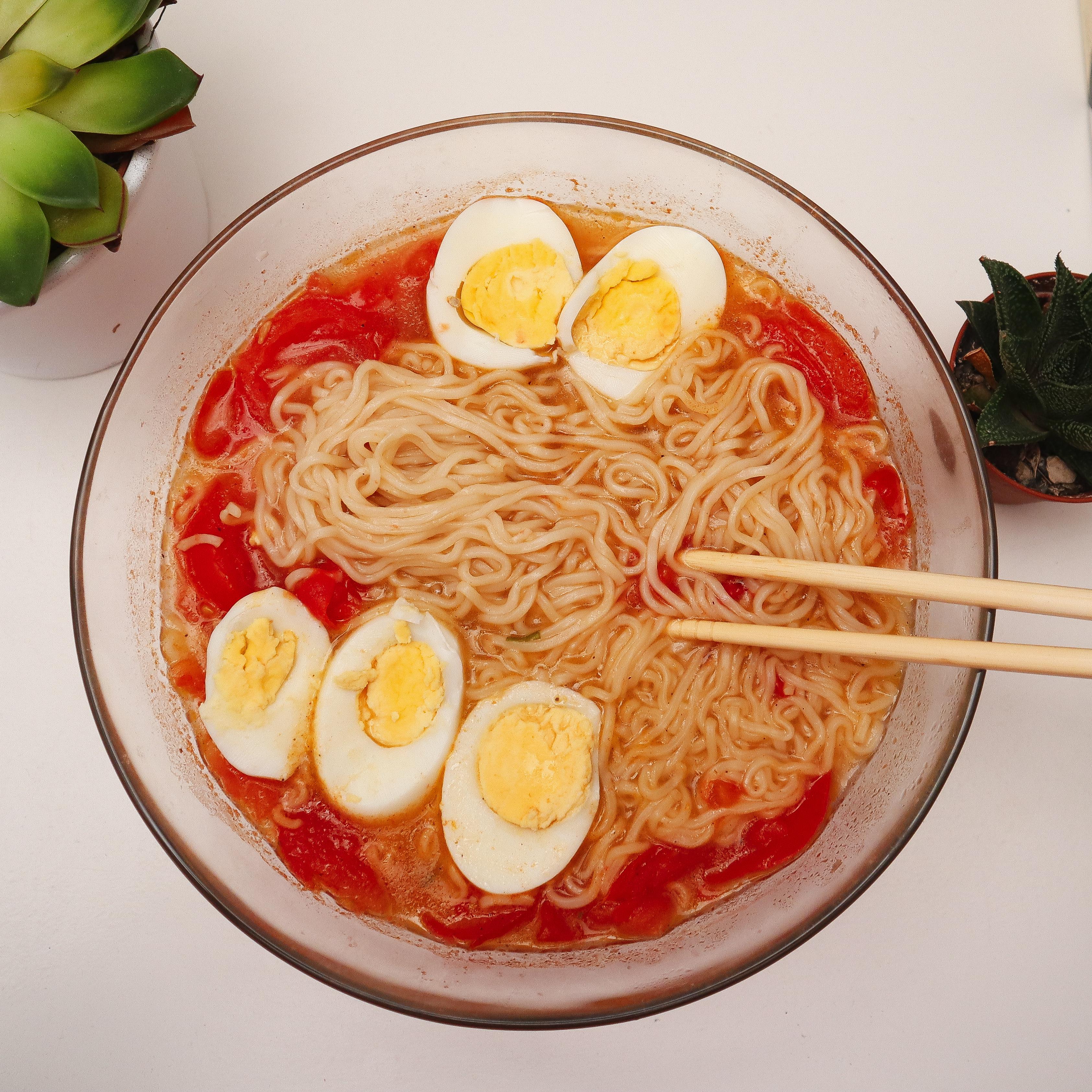 How to upgrade your instant ramen noodles Add tomatoes, bell pepper