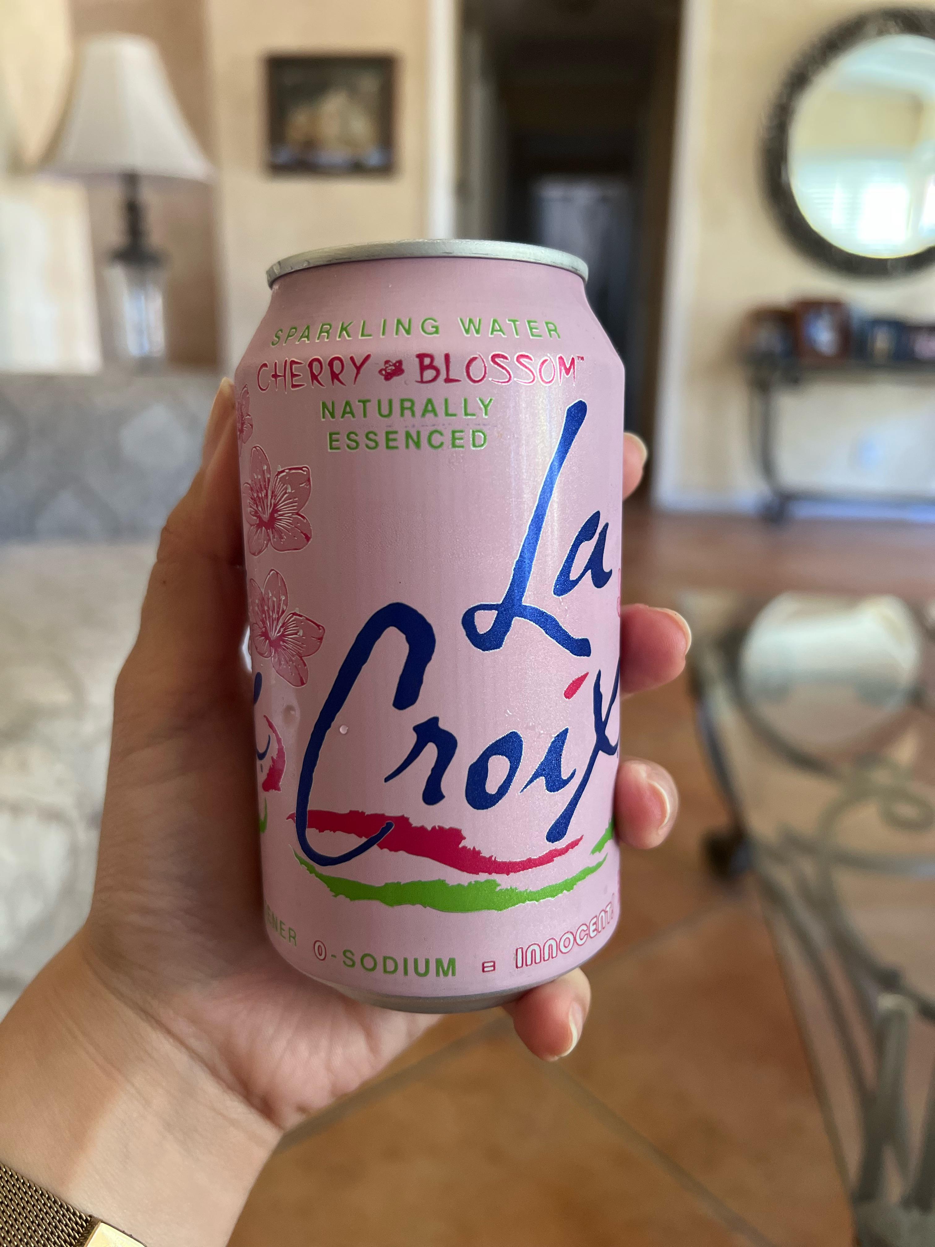 Anyone else think cherry blossom flavored Lacroix taste like jack and Coke? 🤔 r