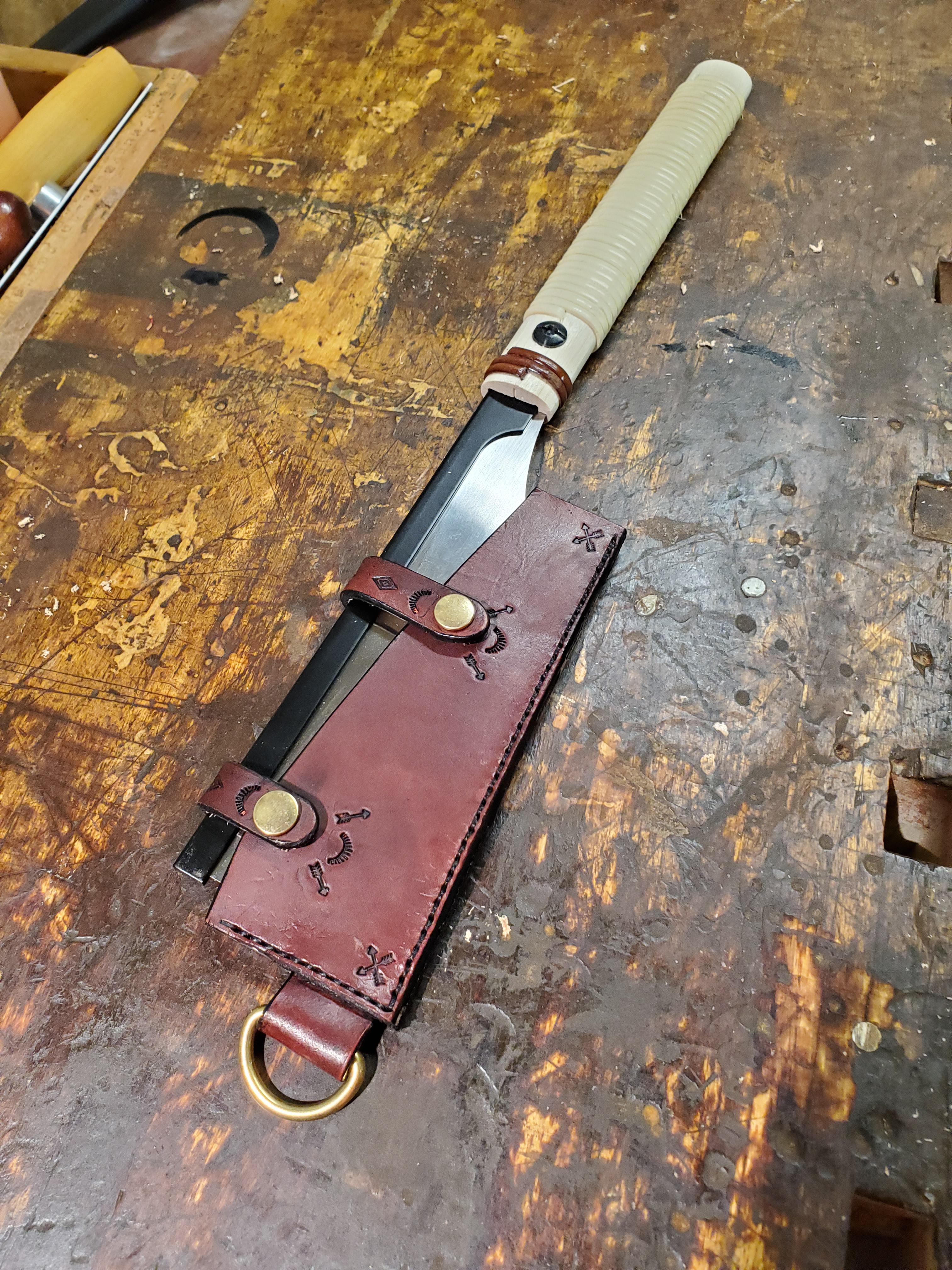 Made a sheath for my Japanese pull saw r/Leathercraft