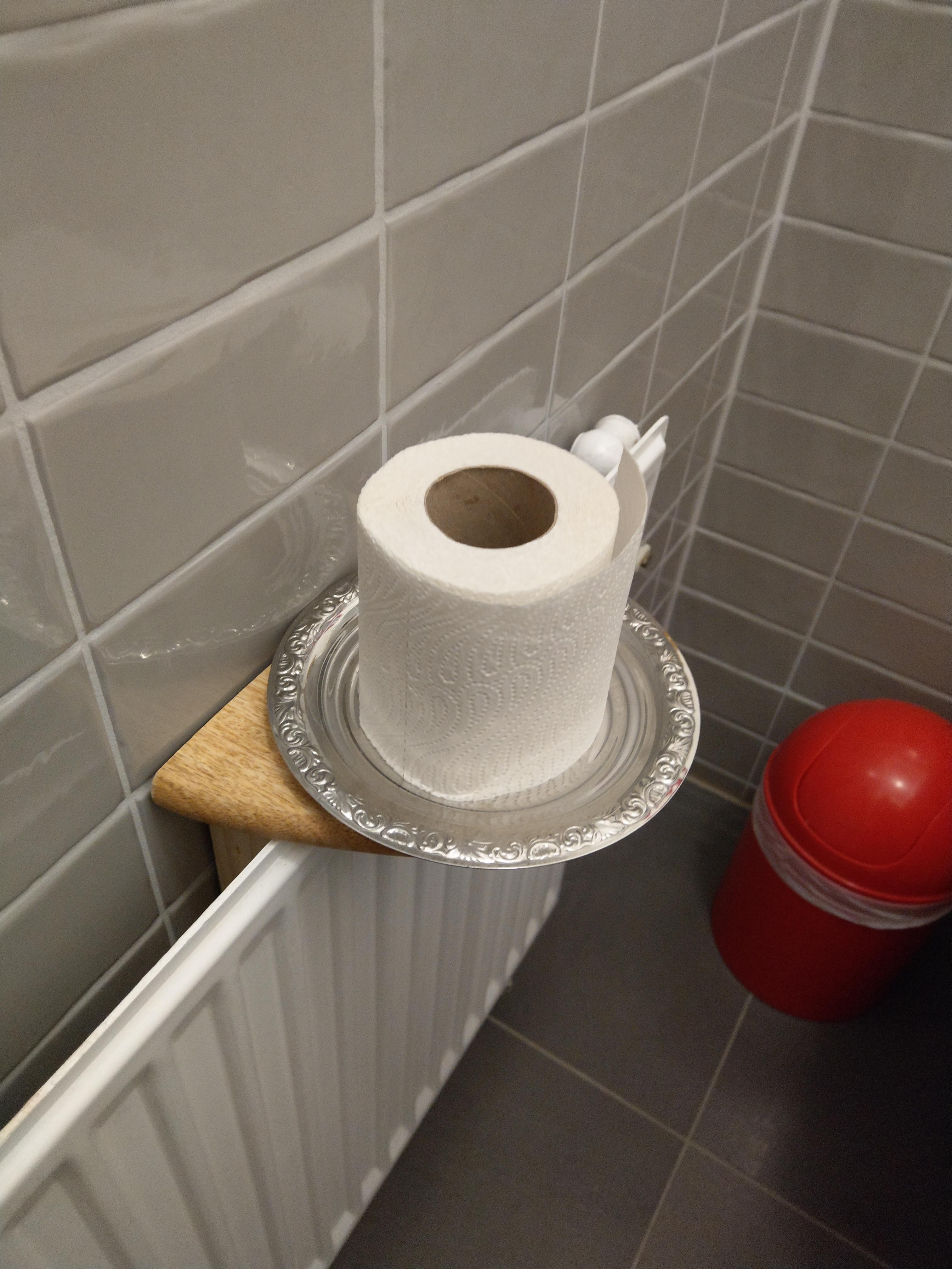 My dads solution to a broken toilet paper holder DiWHY