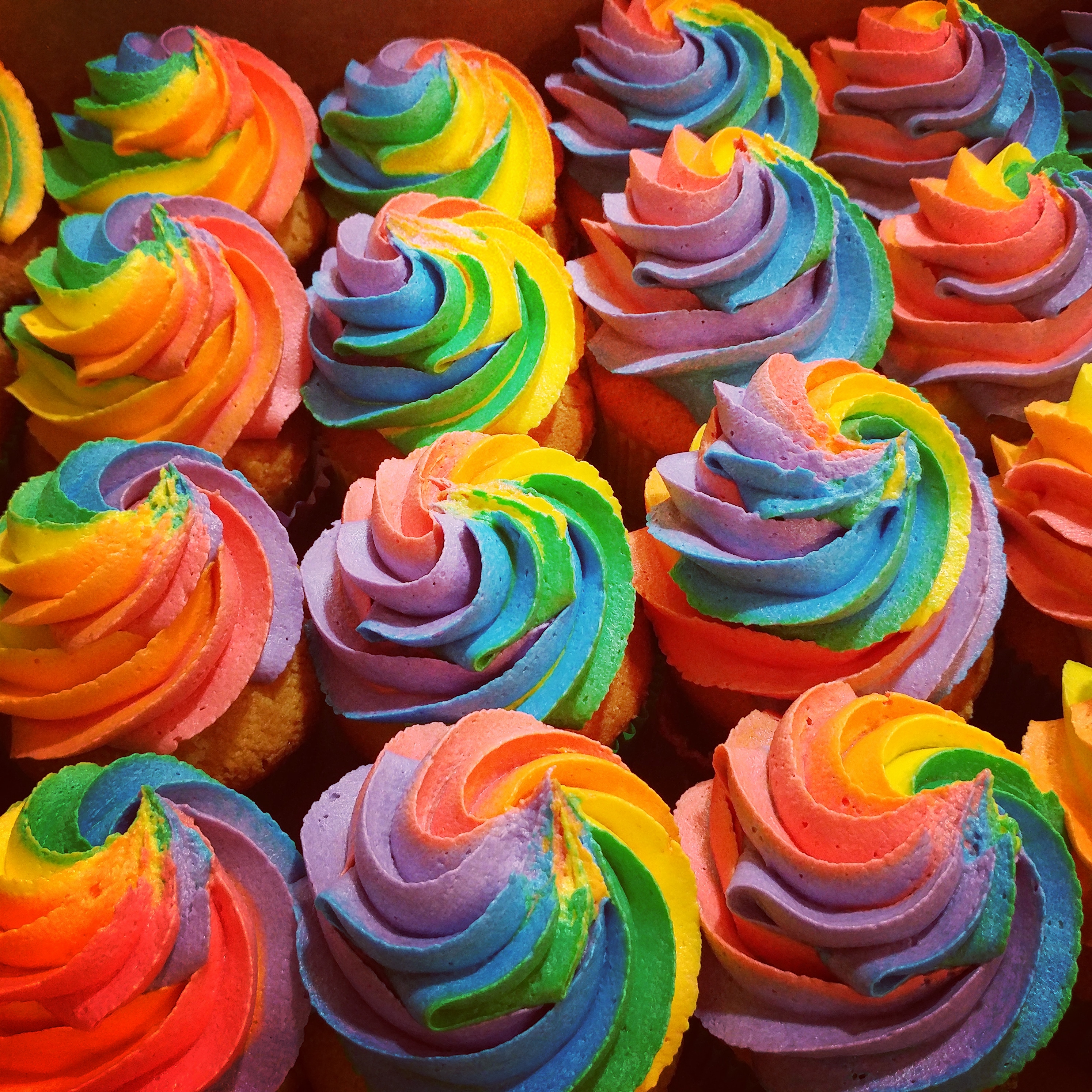 Rainbow Cupcakes Rainbow cupcakes Make a rainbow cake out of mini
