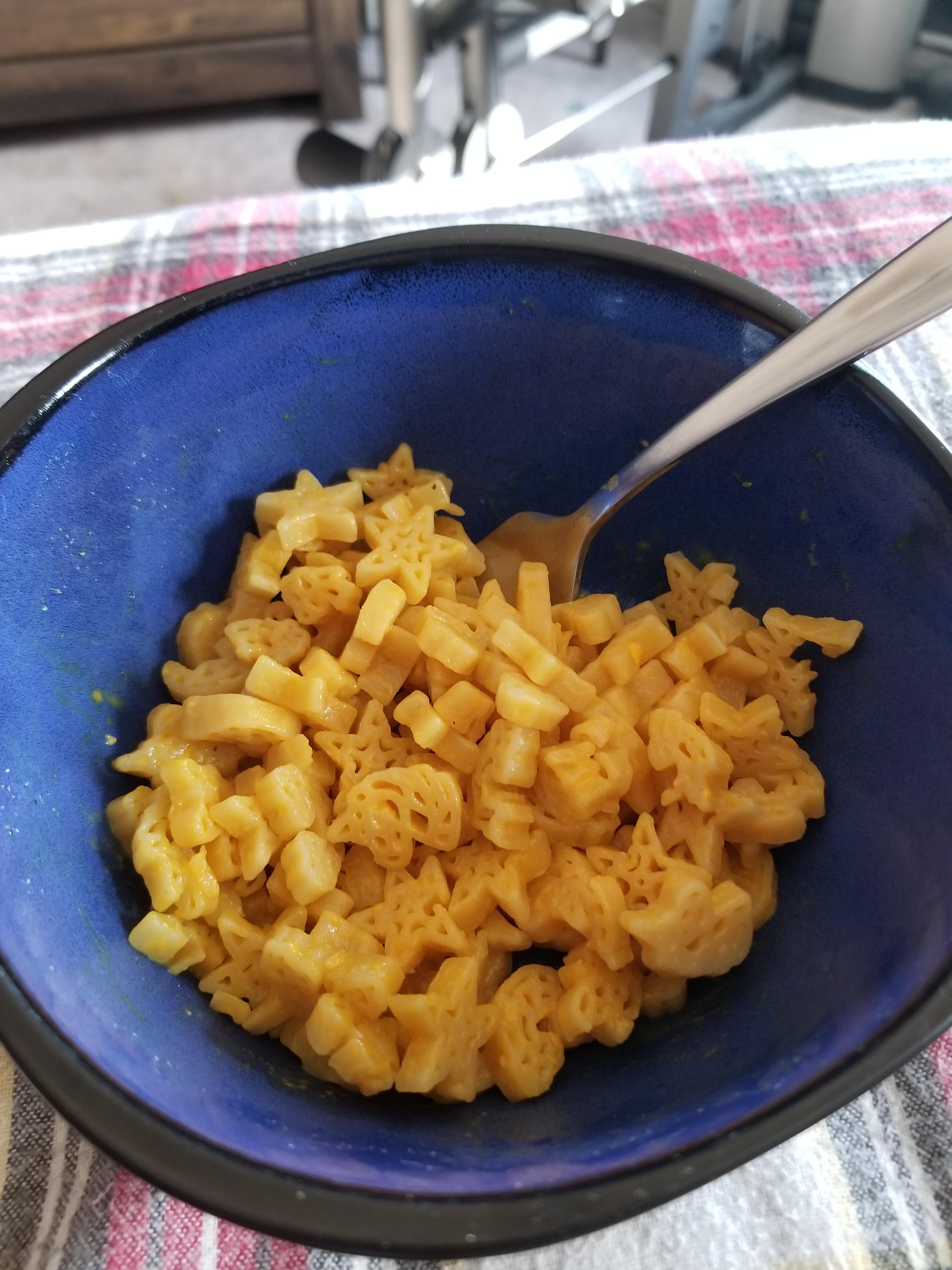 I'm 5 and this is unicorn kraft mac and cheese cause the shapes taste