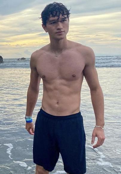 Charlie Bushnell : ShirtlessCelebMen