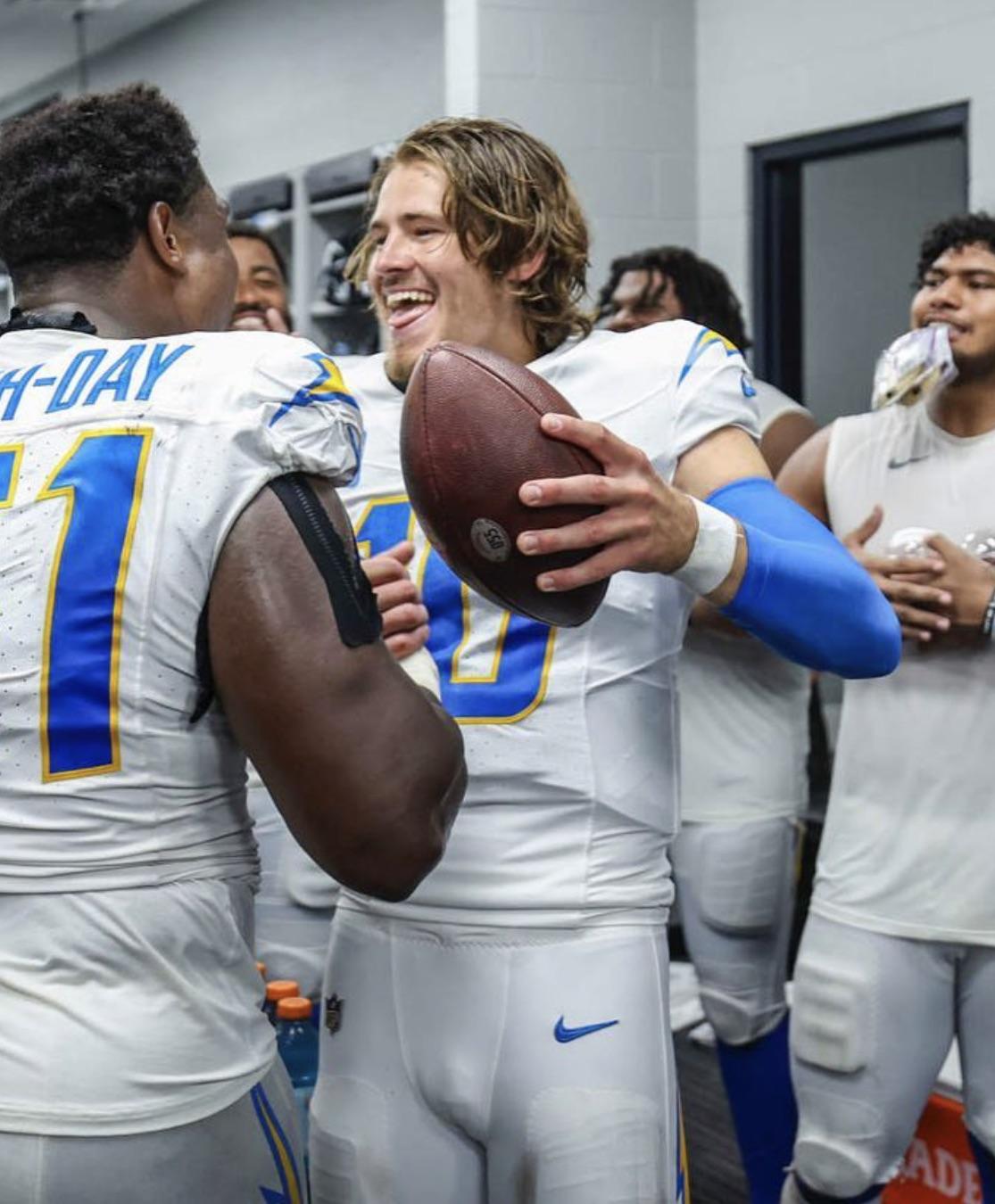 Justin Herbert head outline : NFL_Bulges