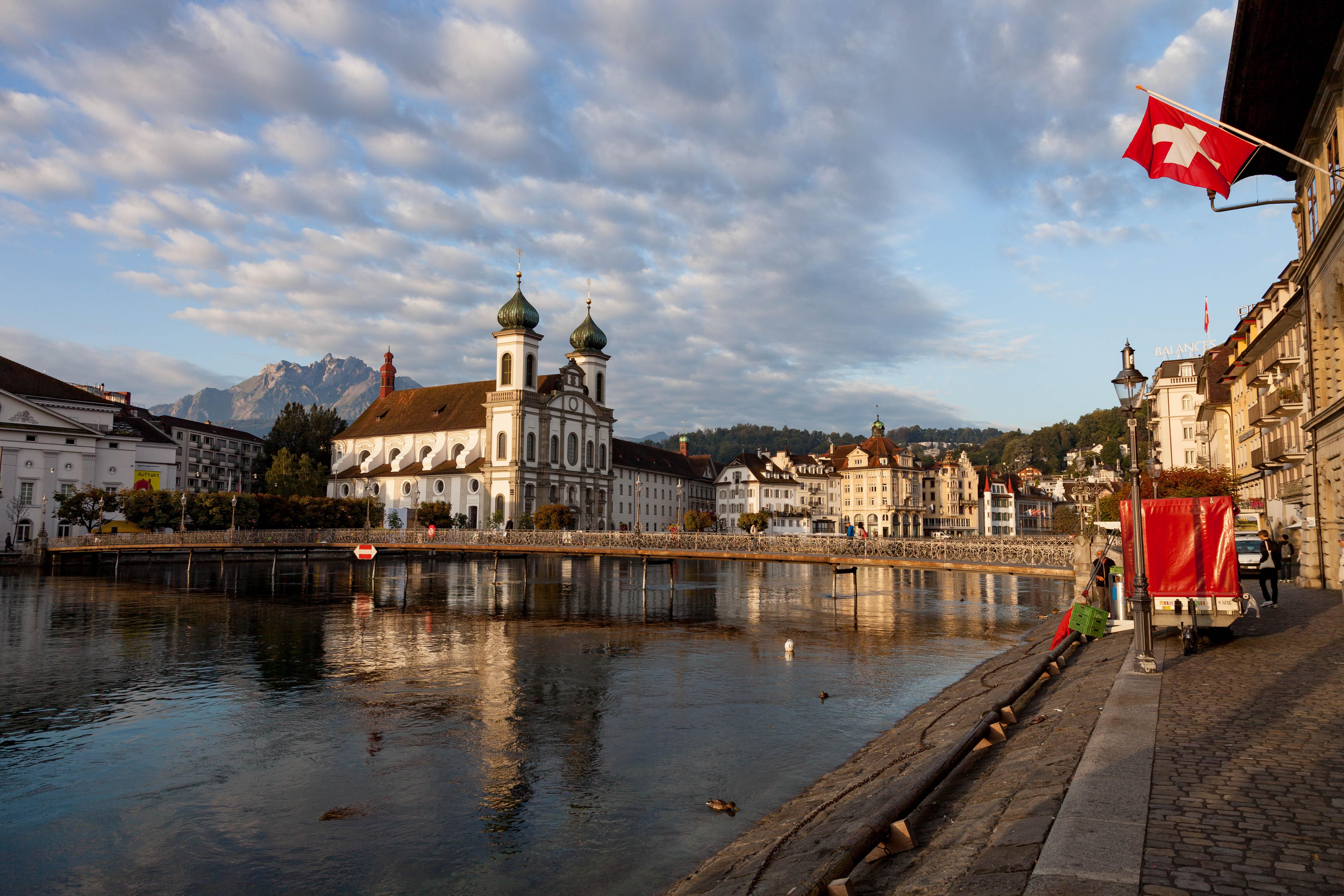 ITAP of a Swiss city at sunrise[OC] r/itookapicture