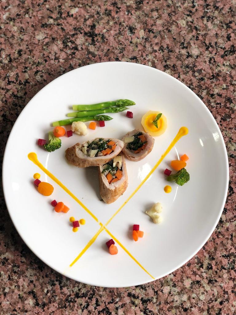 Roulade chicken with mixed greens and sauté asparagus. r/Plating