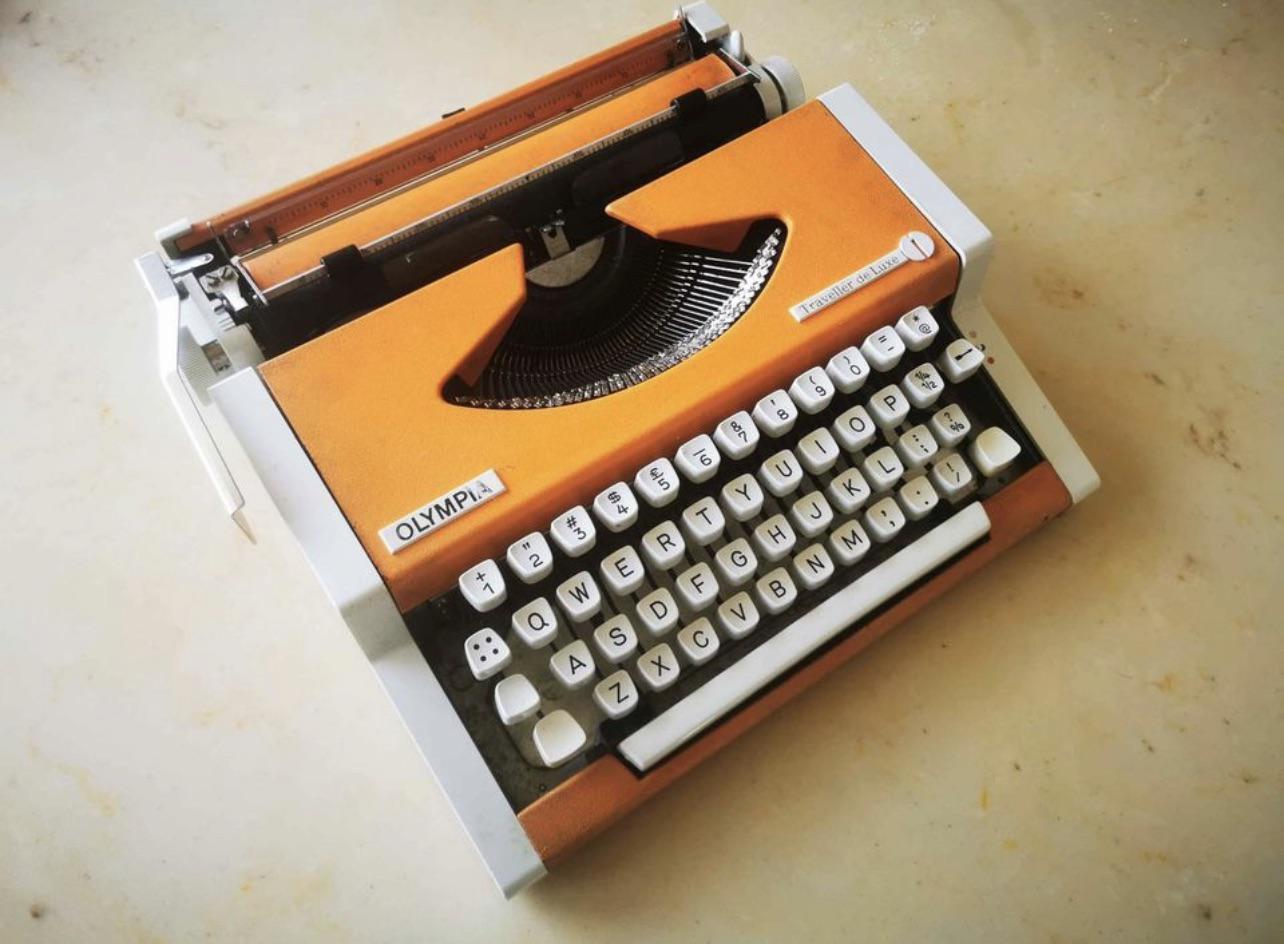 Olympia Traveller DeLuxe typewriter in working condition but could use
