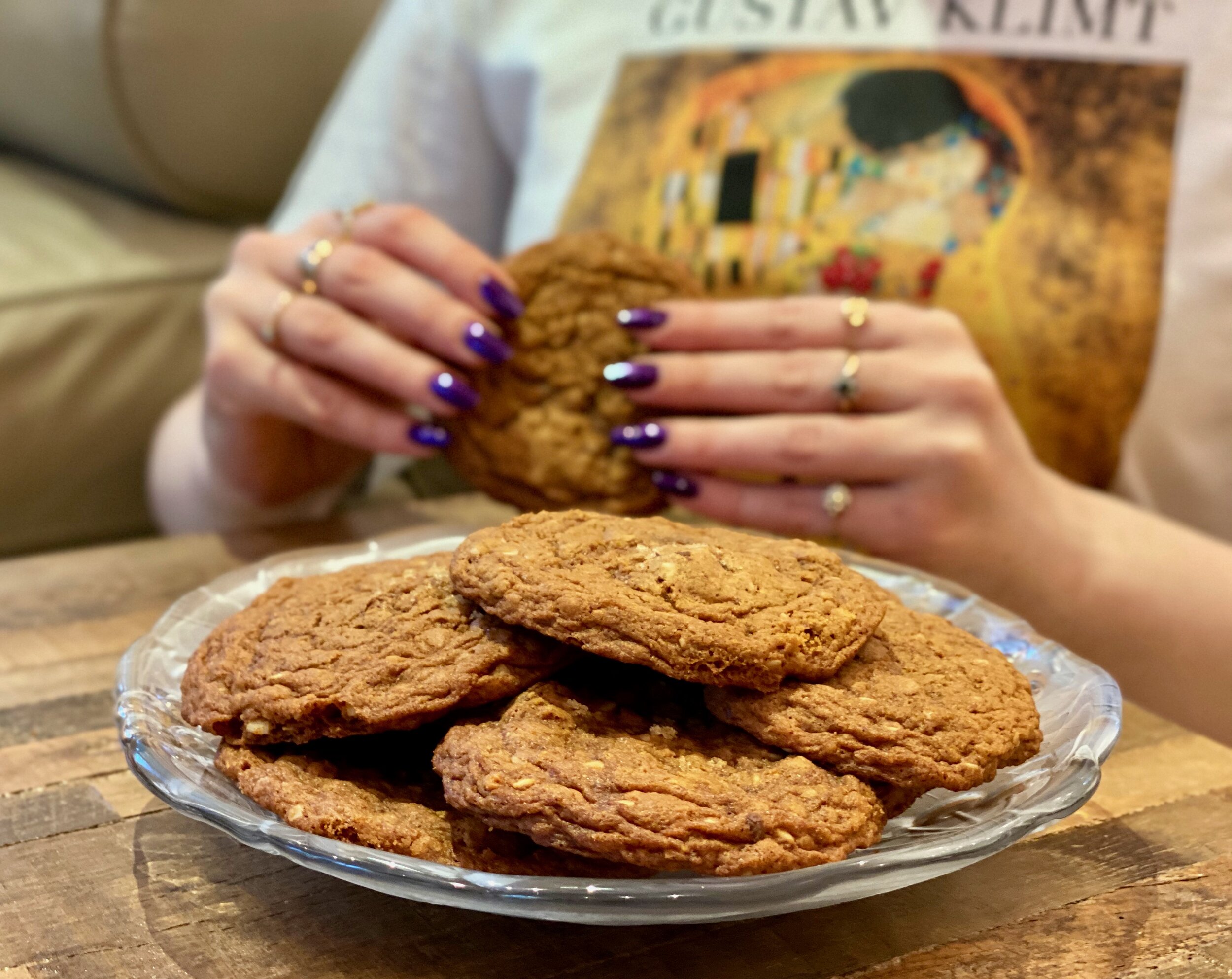[Homemade] Oatmeal Molasses Cookies r/food