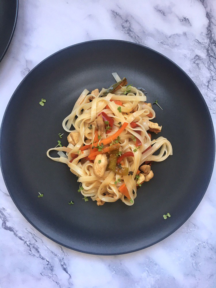 For dinner I made rice noodles with chicken and vegetables r/dinner