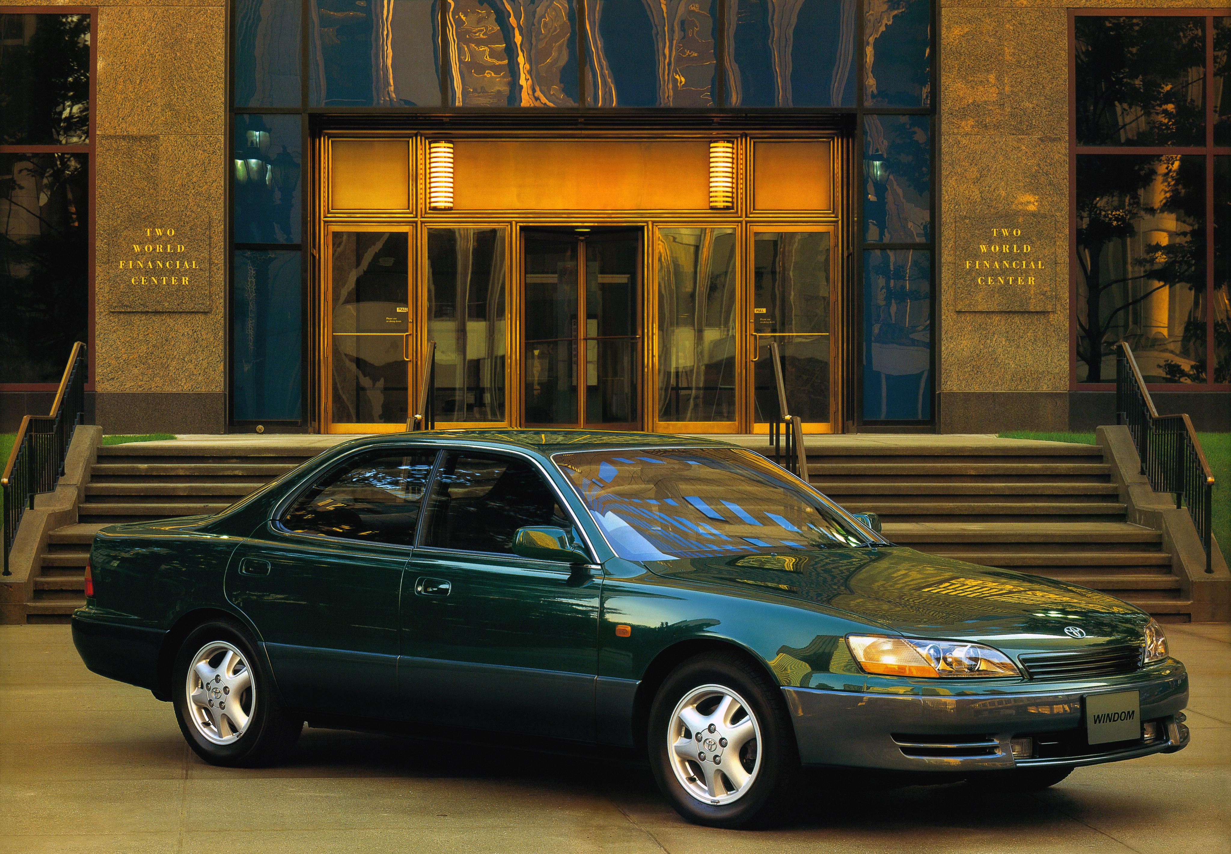 Such a Timeless & Classic Design.... The Toyota Windom XV10 (aka Lexus