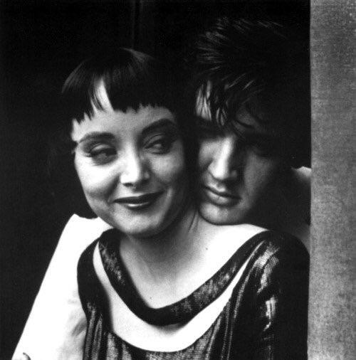 Carolyn Jones and Elvis Presley in “King Creole” (1958) r/oldhollywood