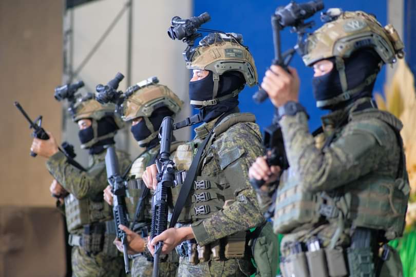 The Philippine army with a standard gear and weapons. {DateAround