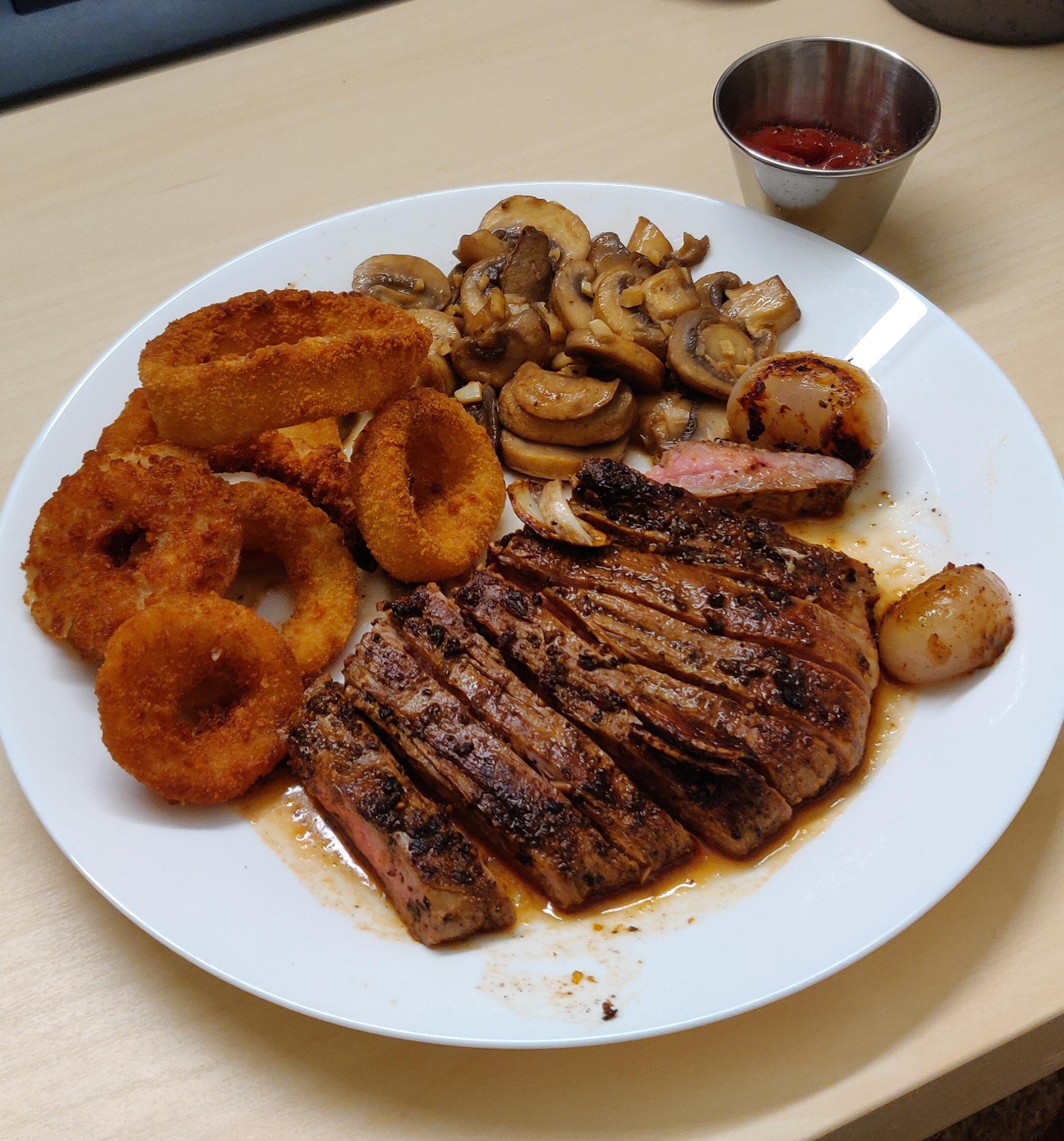 [Homemade] steak & onion rings r/food