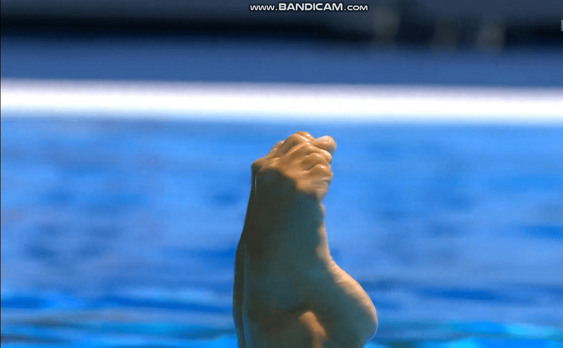 Synchronized swimming feet closeups 2 Page 1 The MousePad