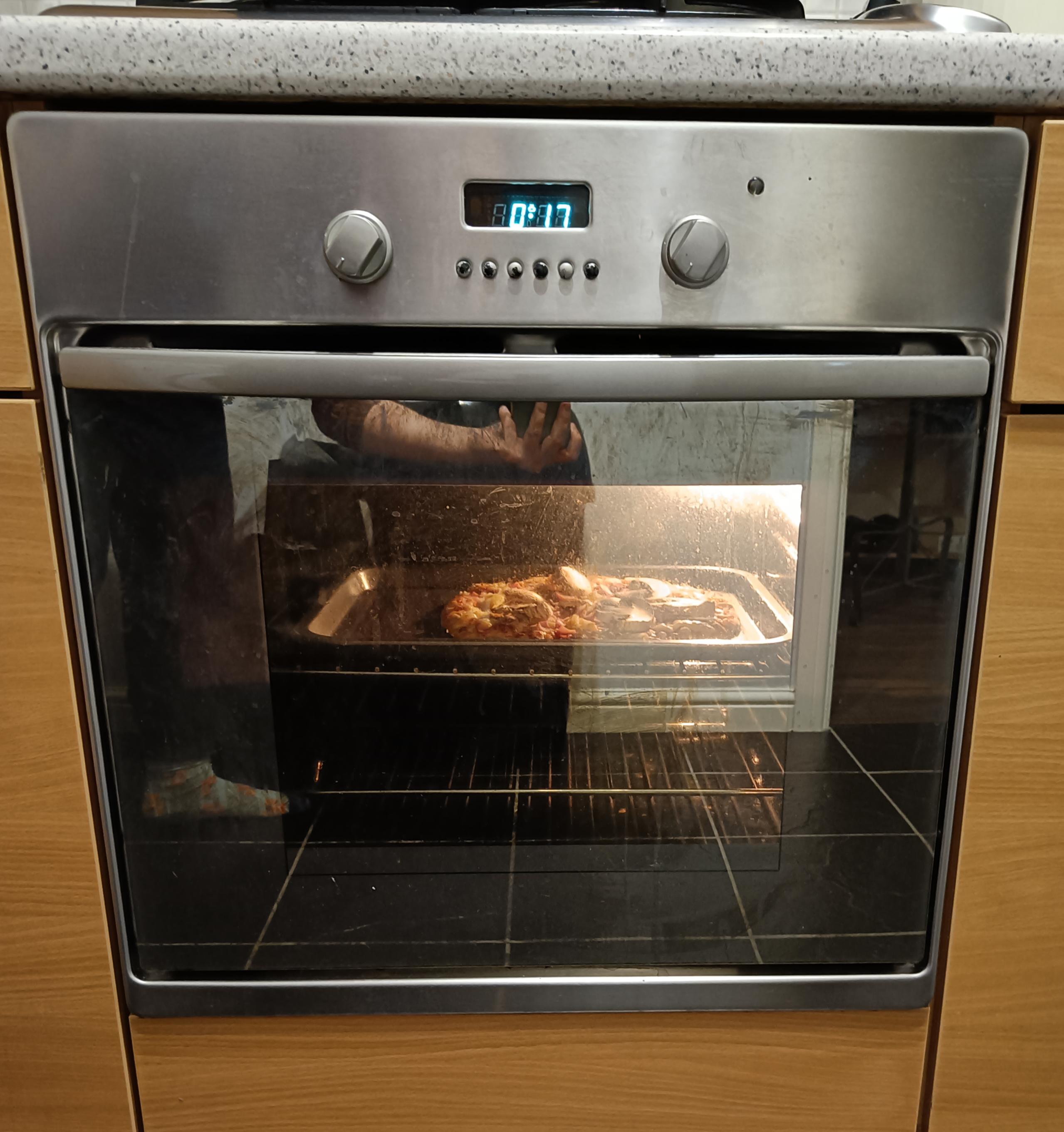 Landlord scoured all symbols off the cooker... Help me find the make