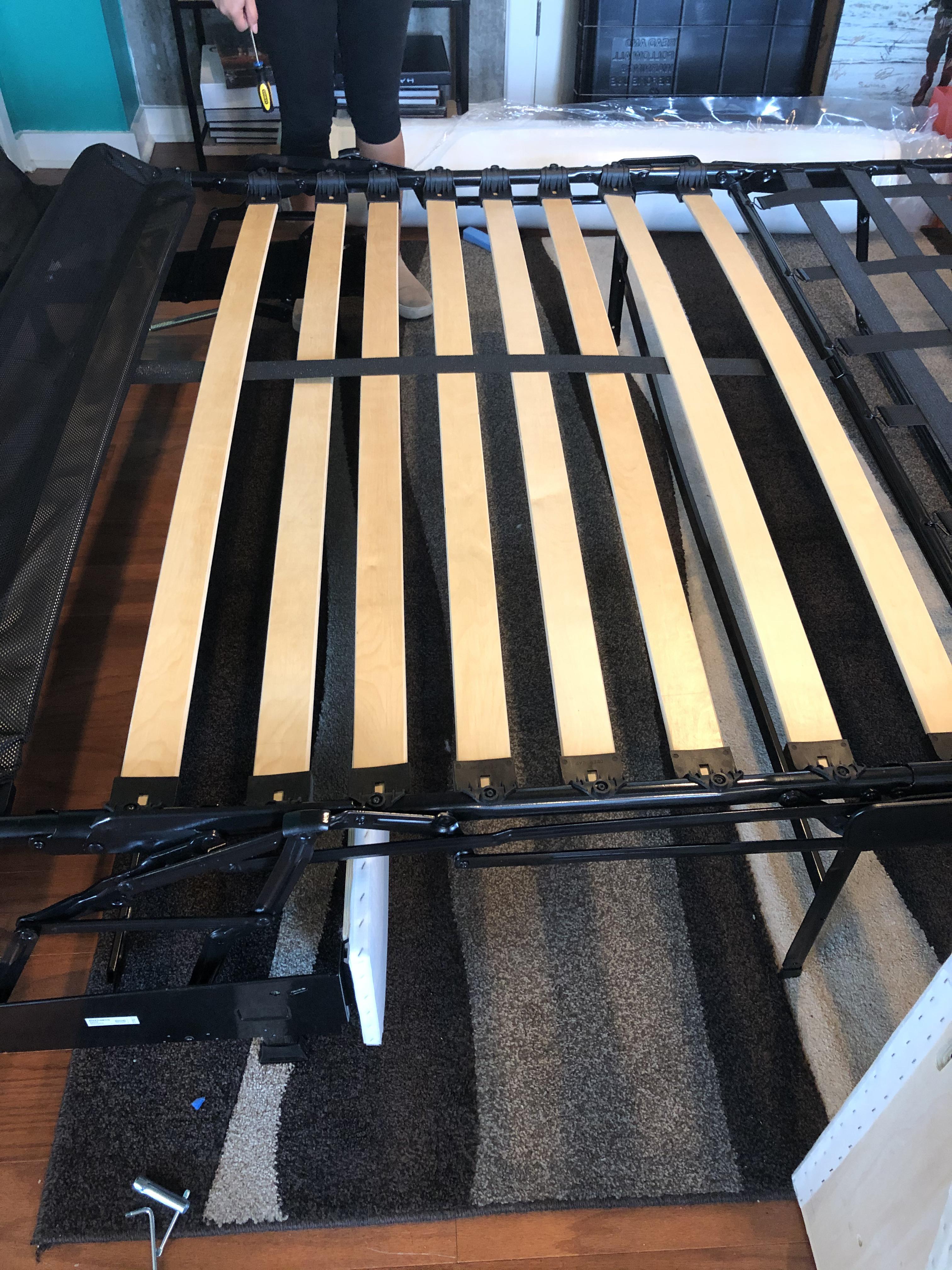 Is the Vimle sleeper sectional supposed to have some bars over, some