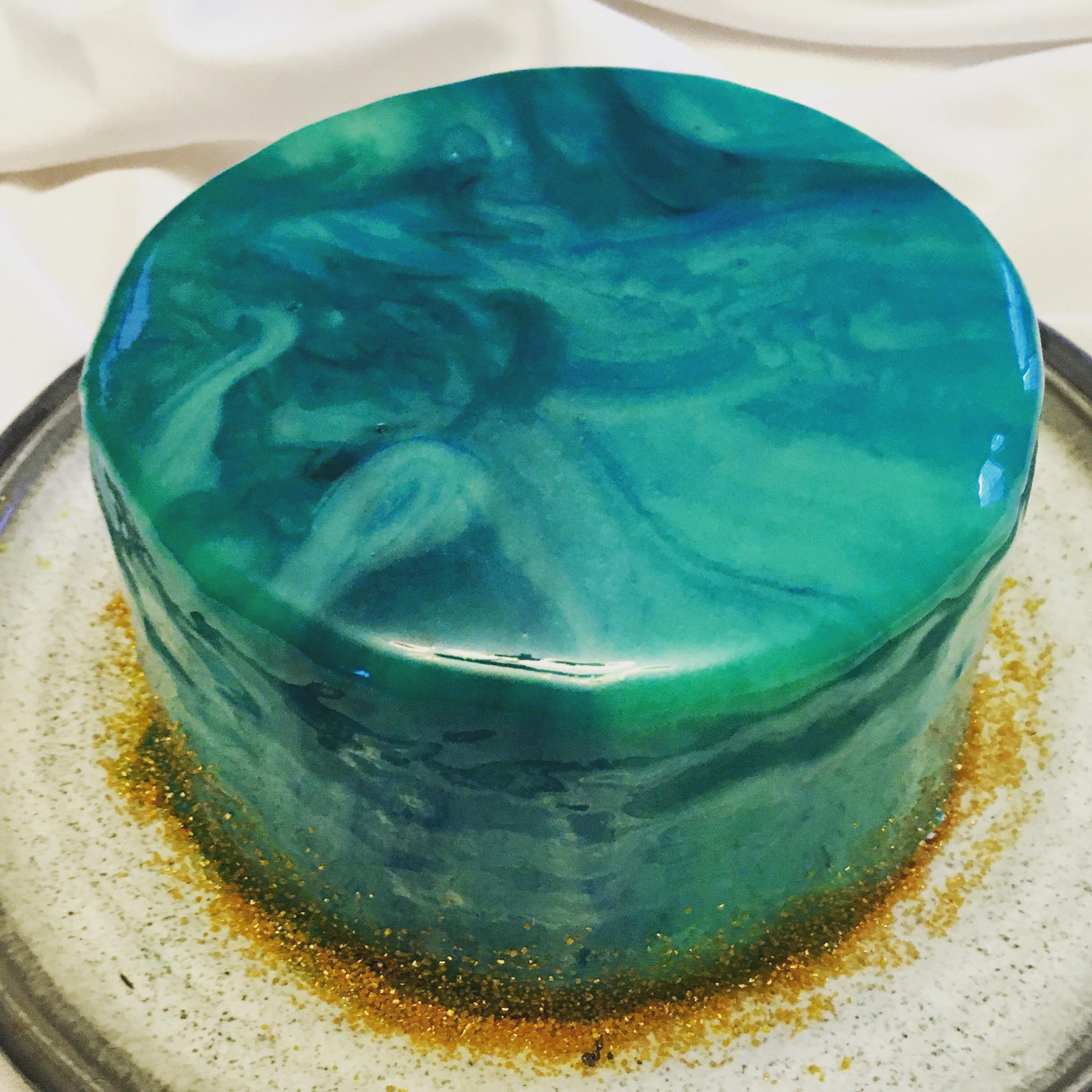 First attempt at a mirror glaze buttercream cake I know what to fix