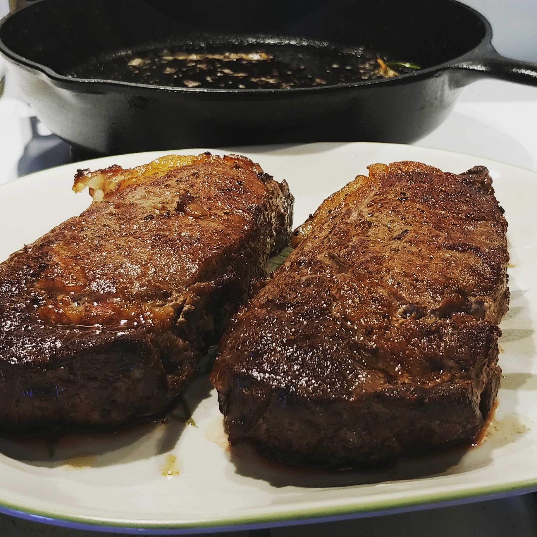 [Homemade] Ribeye steak cooked in cast iron. r/food