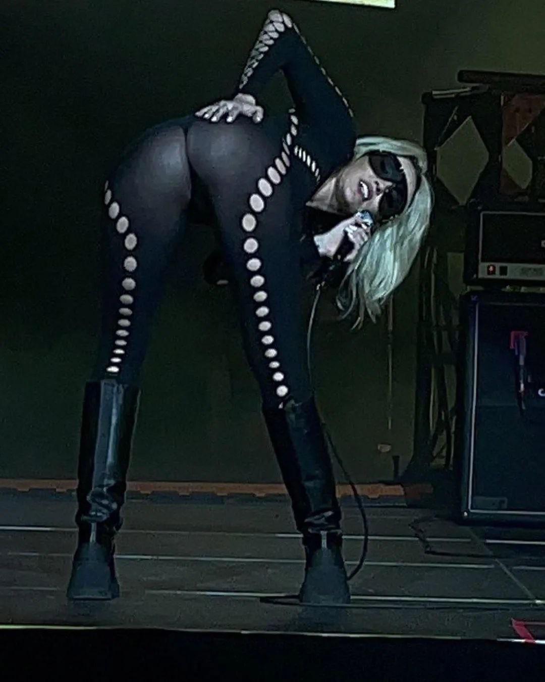 84 best mileycyrusforevernude images on Pholder | Miley Cyrus