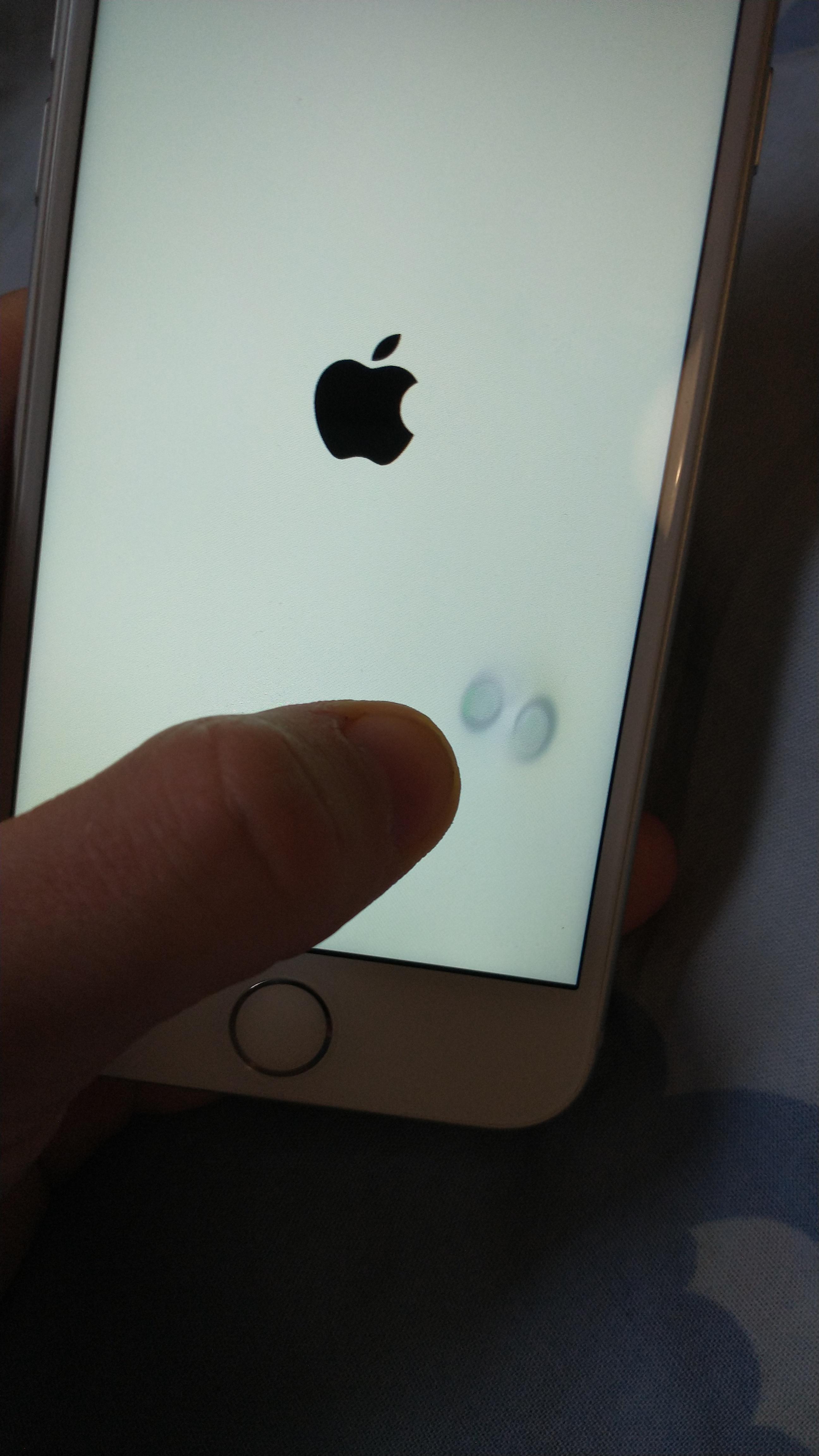 [HELP] Changed my iPhone 8 screen and now when I apply pressure on, it this weird effect appears