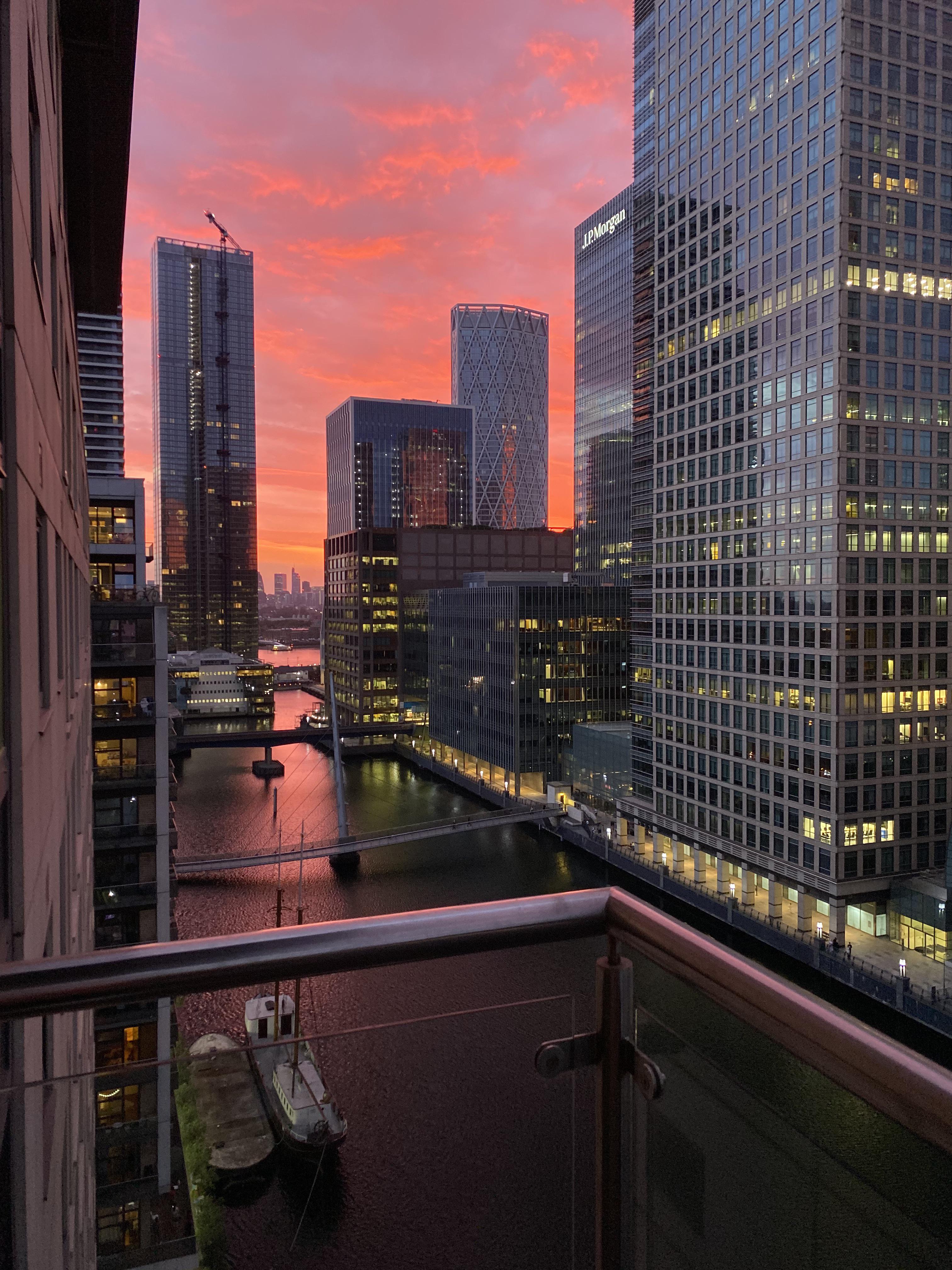Sky tonight from Canary Wharf! r/london