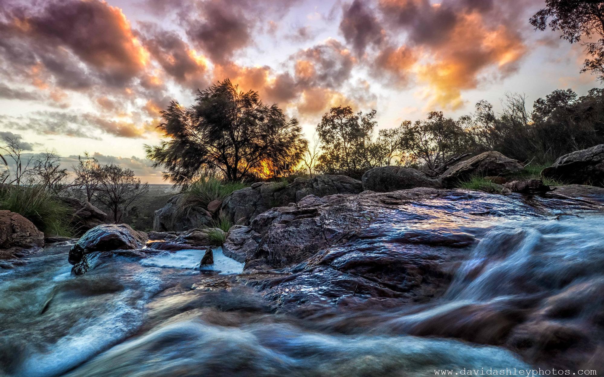 Winter Falls.. Perth hills, Western Australia (OC)(2000x1248) r/EarthPorn