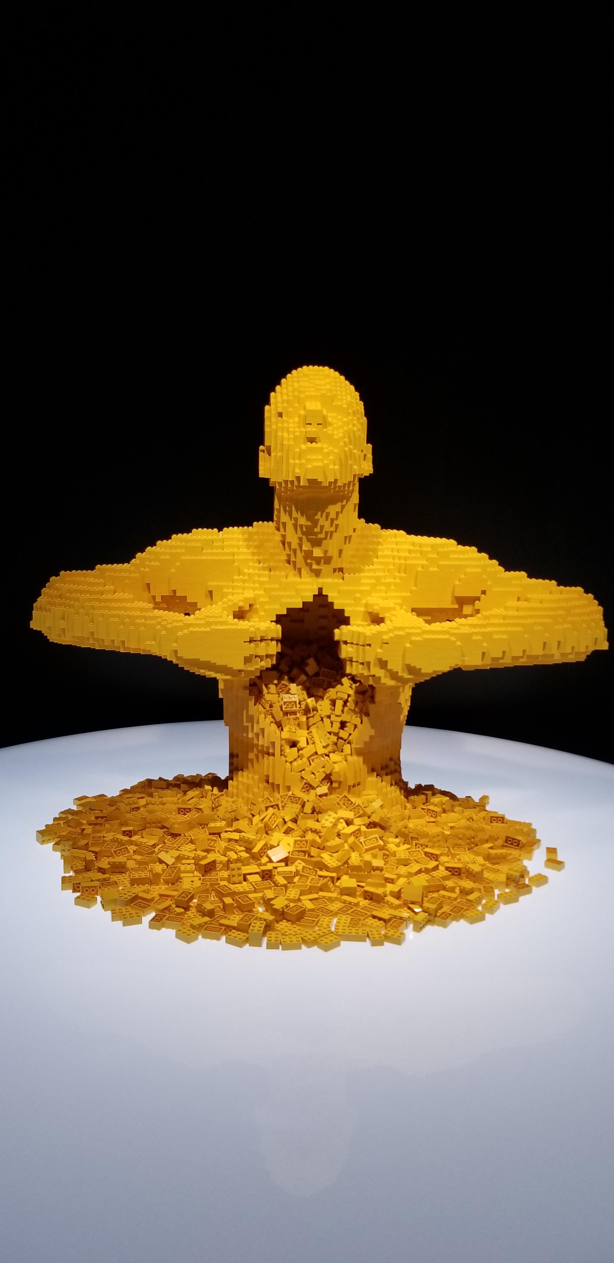 Sculpture made entirely out of legos r/mildlyinteresting