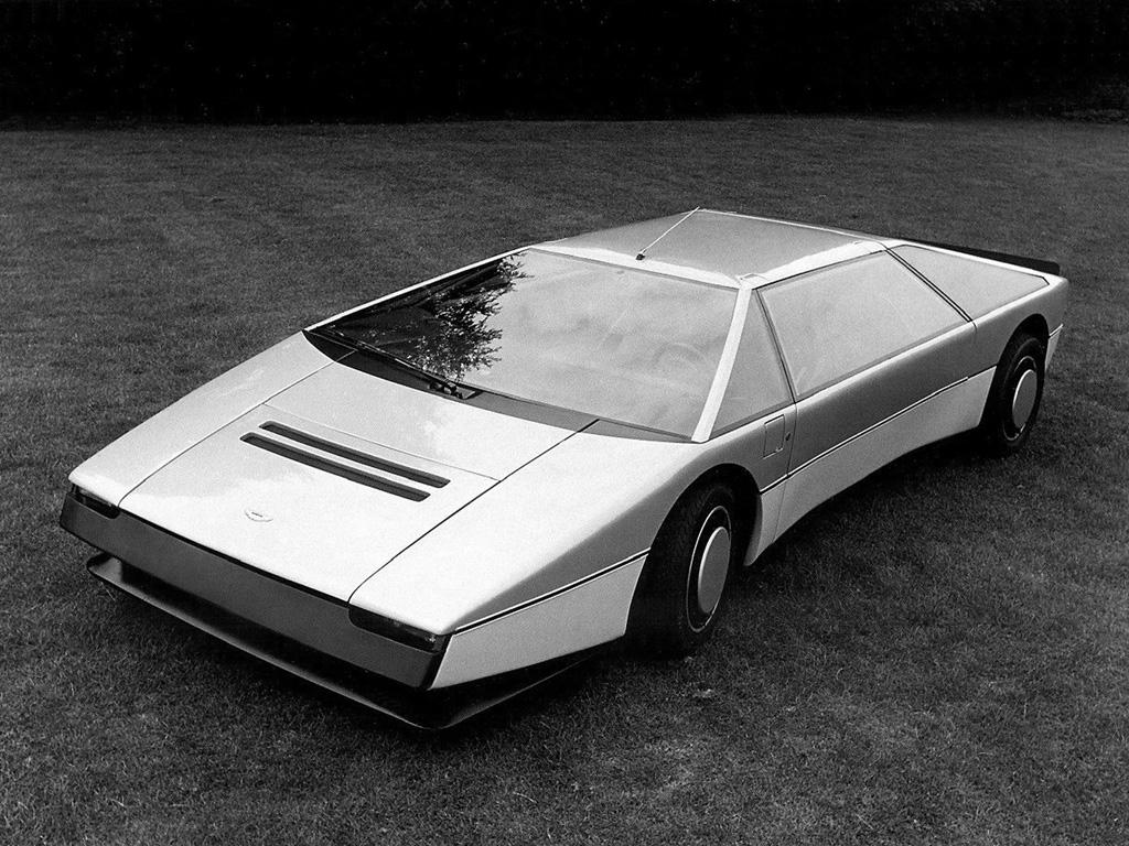 The (only) Aston Martin Bulldog [1980] outrun