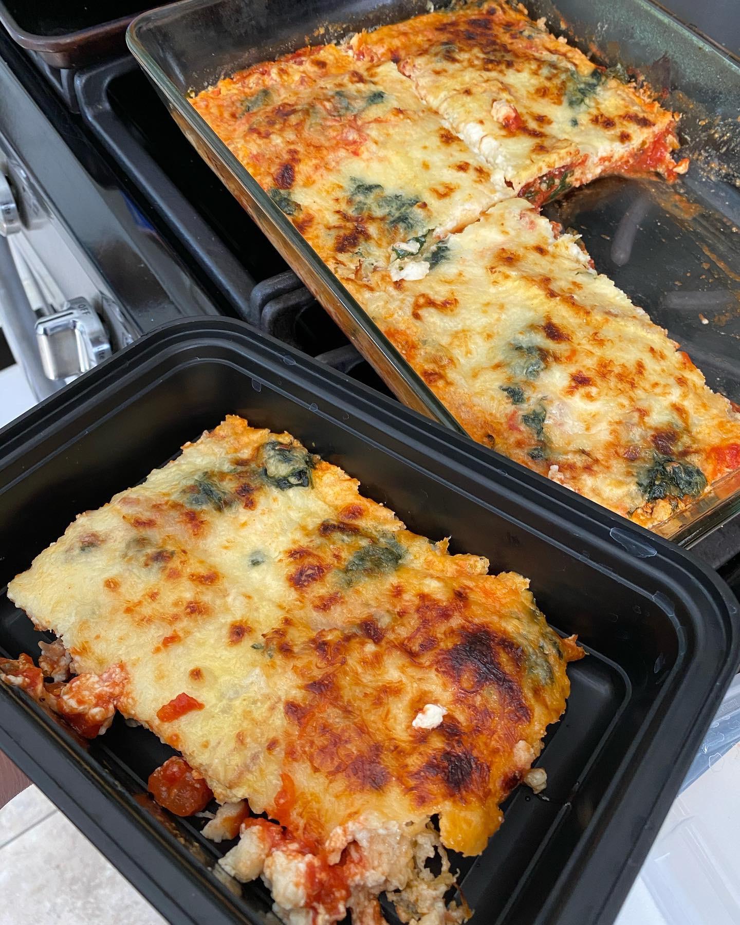 Spinach Lasagna with cauliflower “noodles,” 276 calories for 1/4th the pan! r/MealPrepSunday