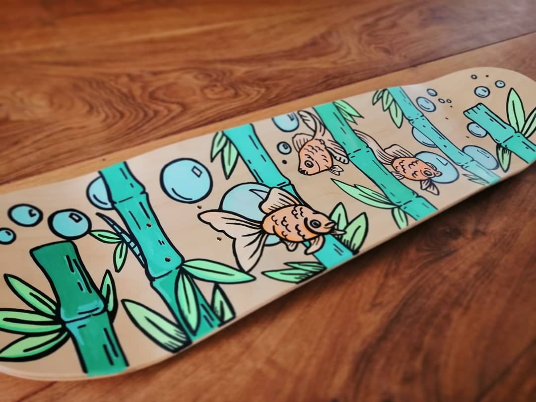 So I painted this cheap skateboard deck, which I'm gonna turn into a