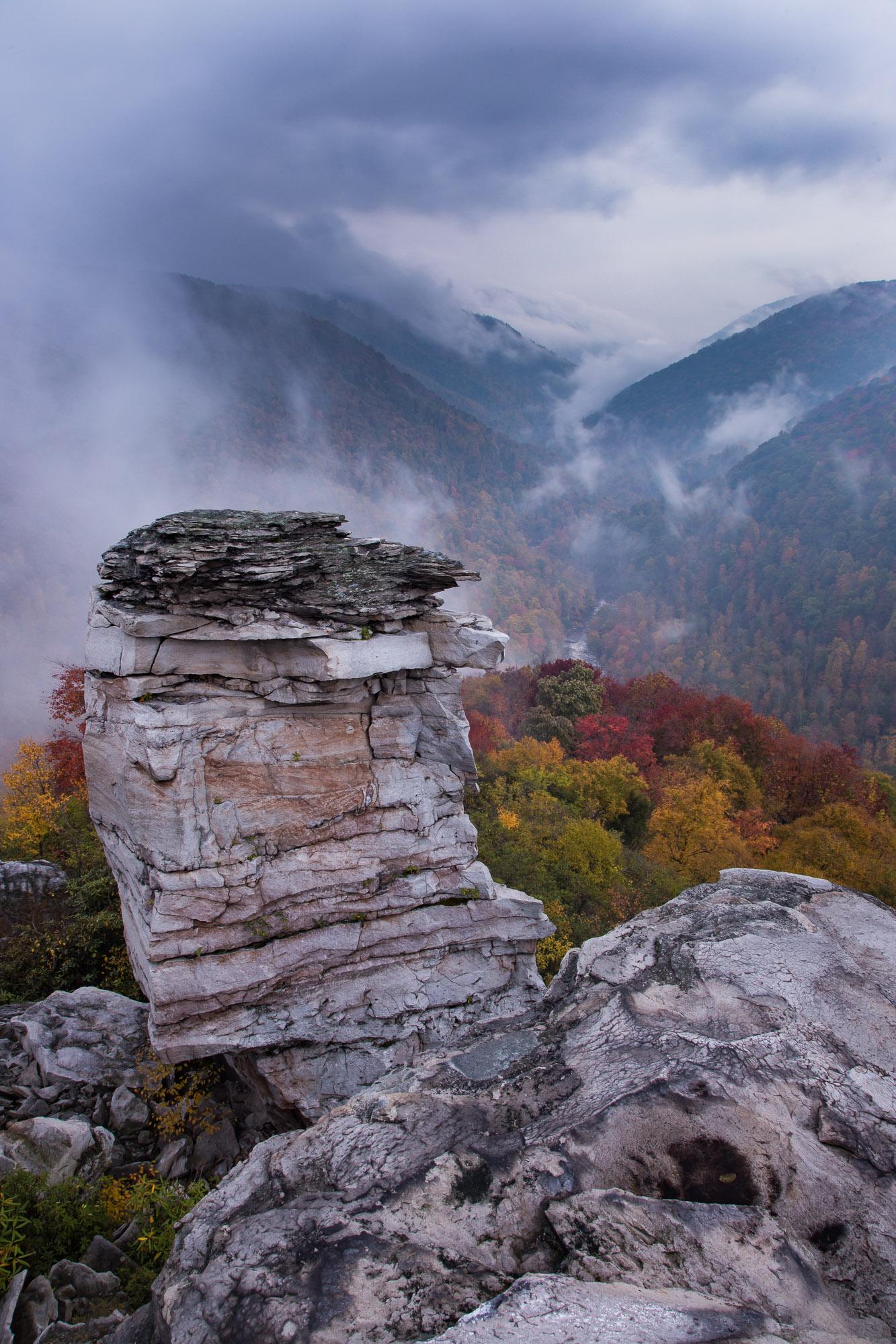 Foggy Autumn from Lindy Point, West Virginia.[OC][1334x2000] r/EarthPorn