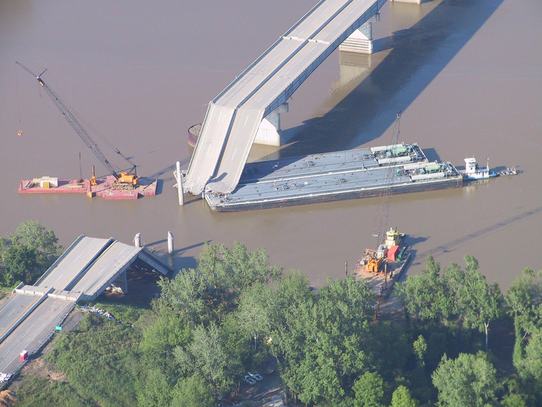 Sunday, May, 26, 2002 The I40 Bridge Disaster r/oklahomahistory