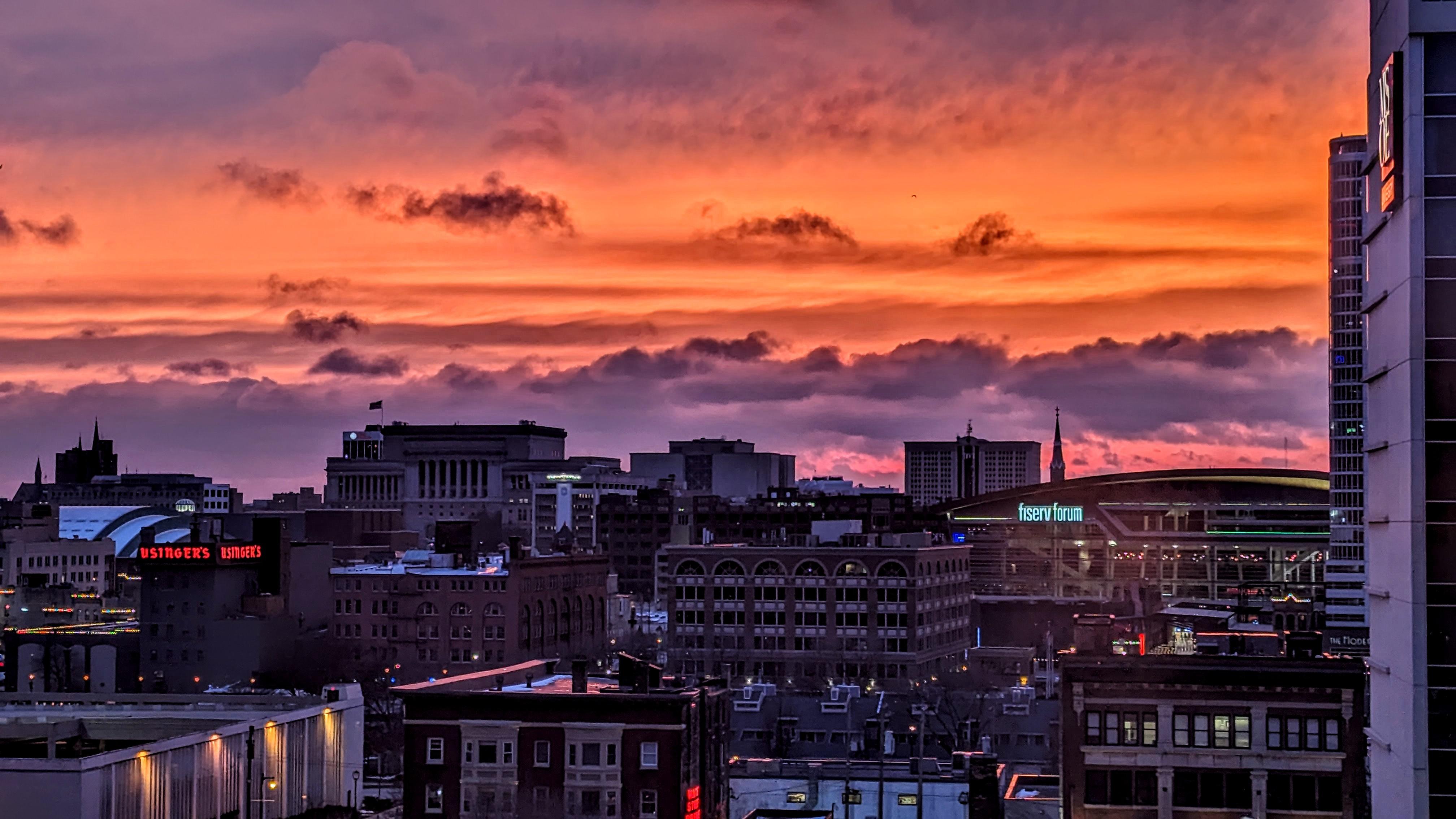 Sunset ten minutes ago r/milwaukee