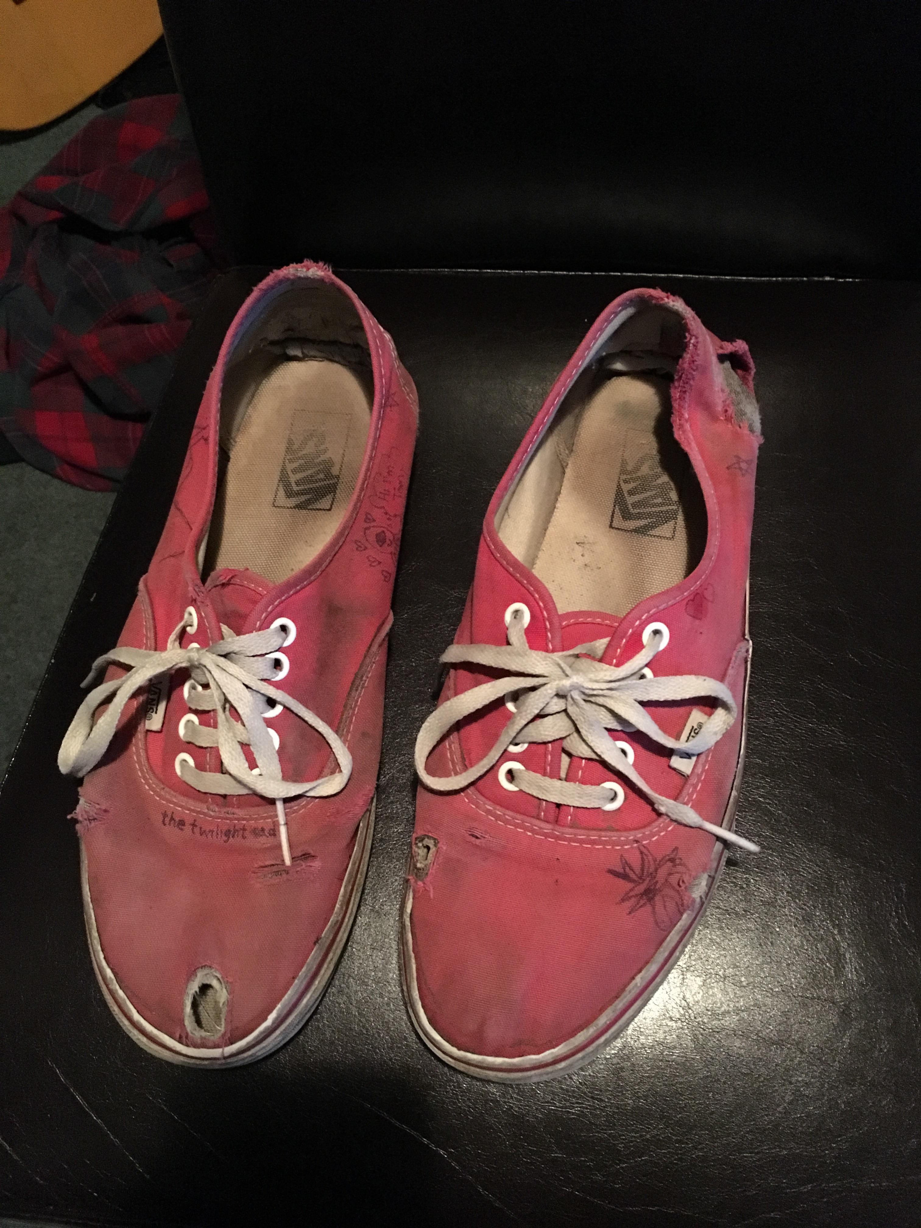 Another typical worn out pair of Vans r/Wellworn