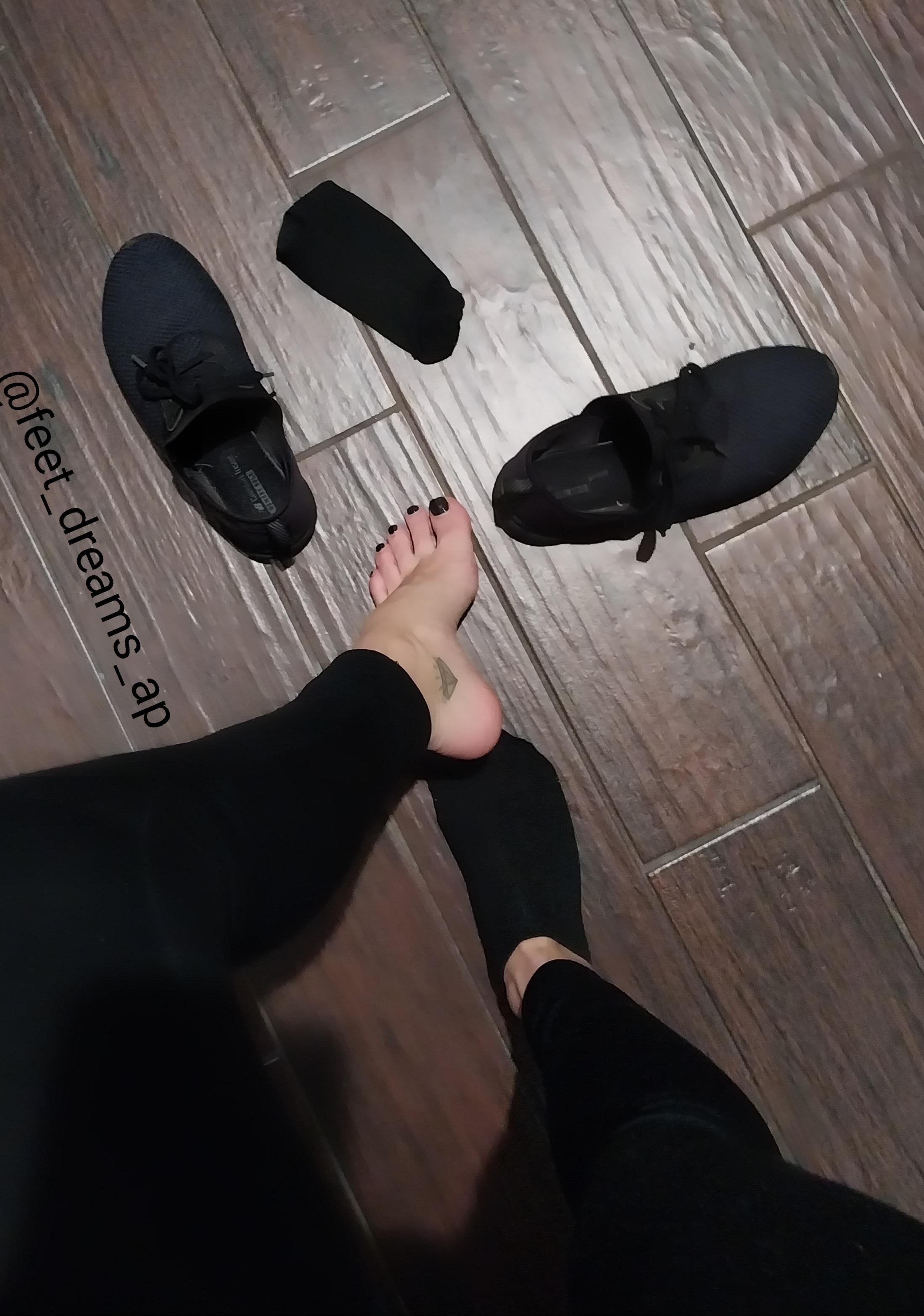 Sweaty gym feet 😛 #goddess #feet #foot #toes #footlover #footlove #footmodel #footfetish #