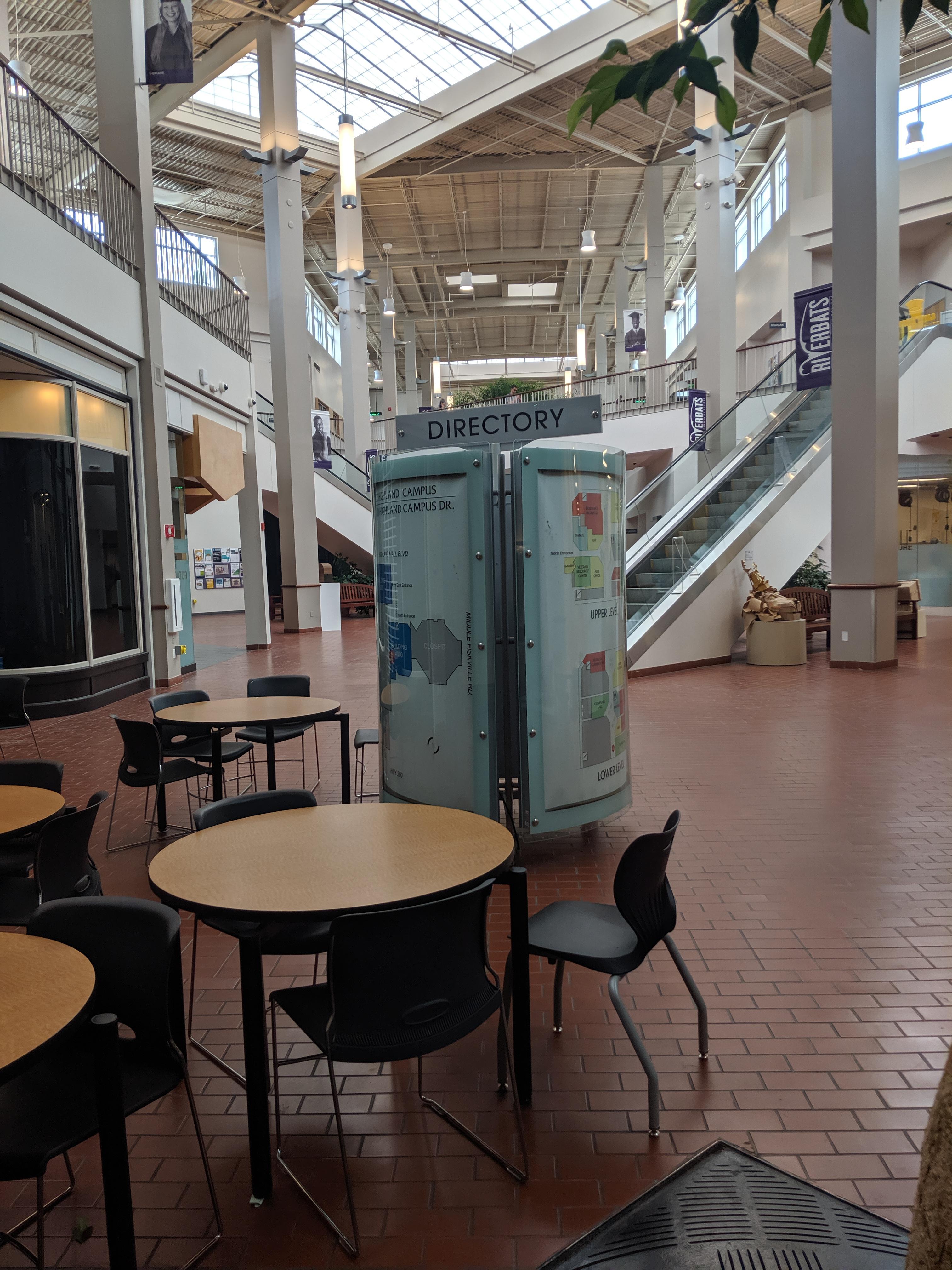 My college used to be a shopping mall r/mildlyinteresting