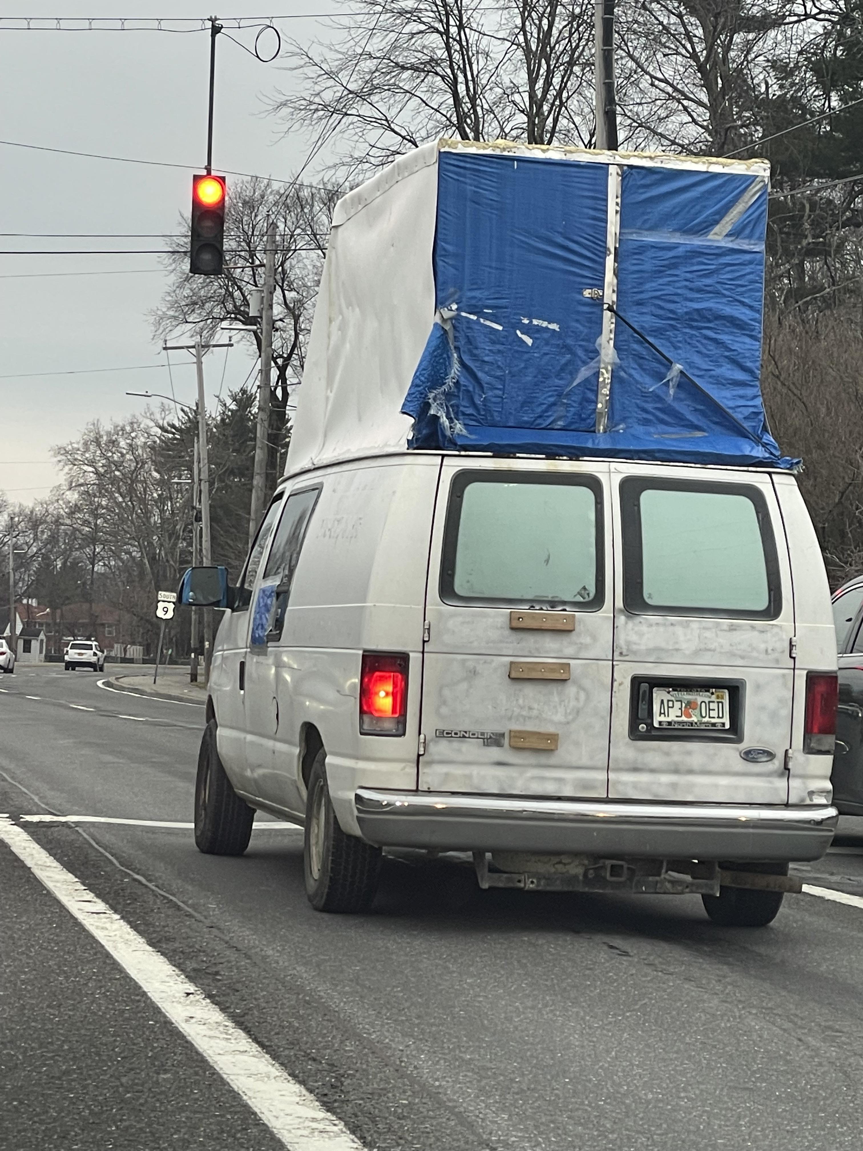 What's going on here? Route 9 in Poughkeepsie. r/IdiotsInCars